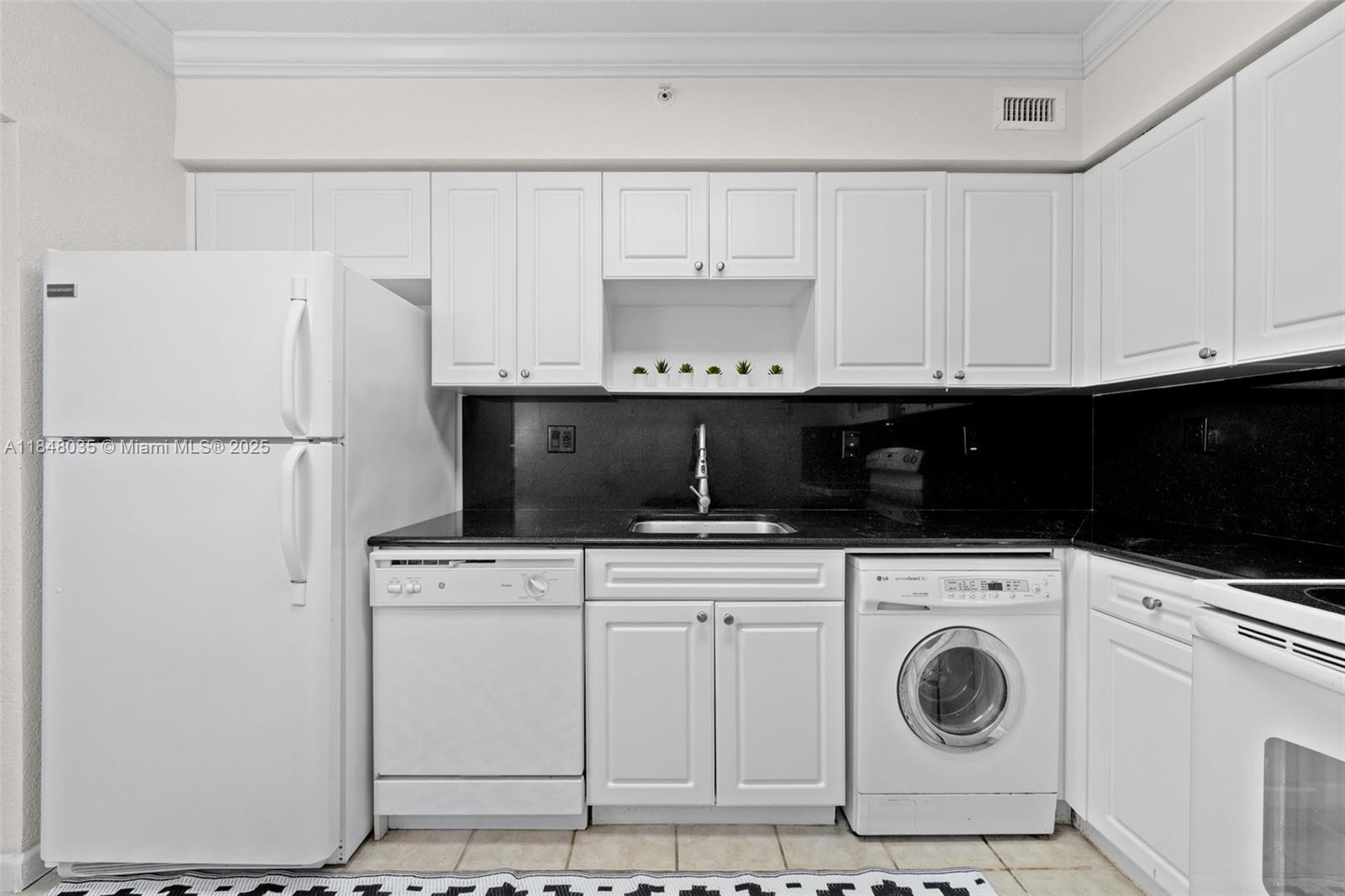 WAVE CONDOMINIMUM - Residential Lease