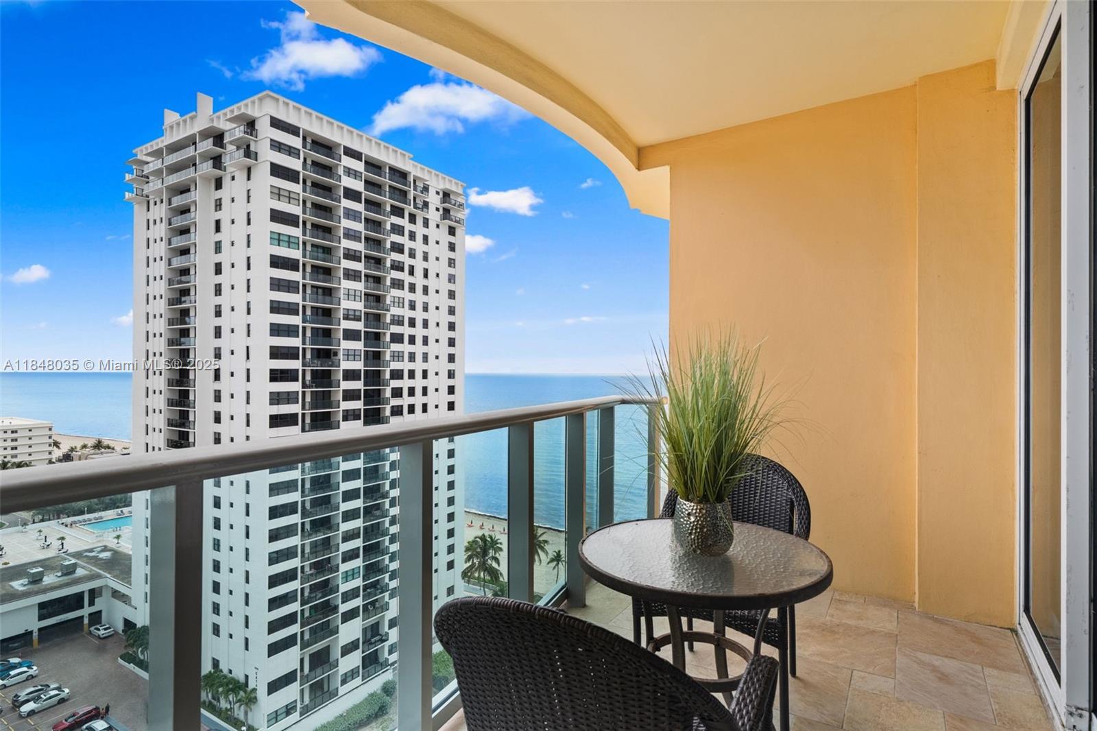 WAVE CONDOMINIMUM - Residential Lease