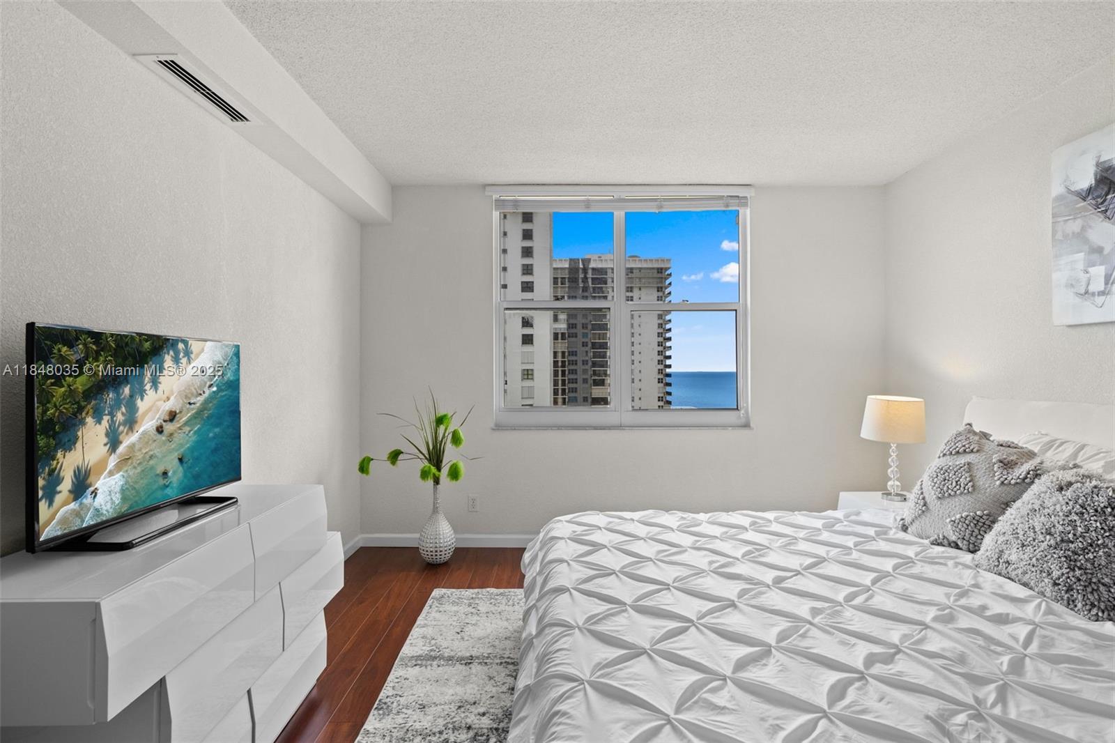 WAVE CONDOMINIMUM - Residential Lease