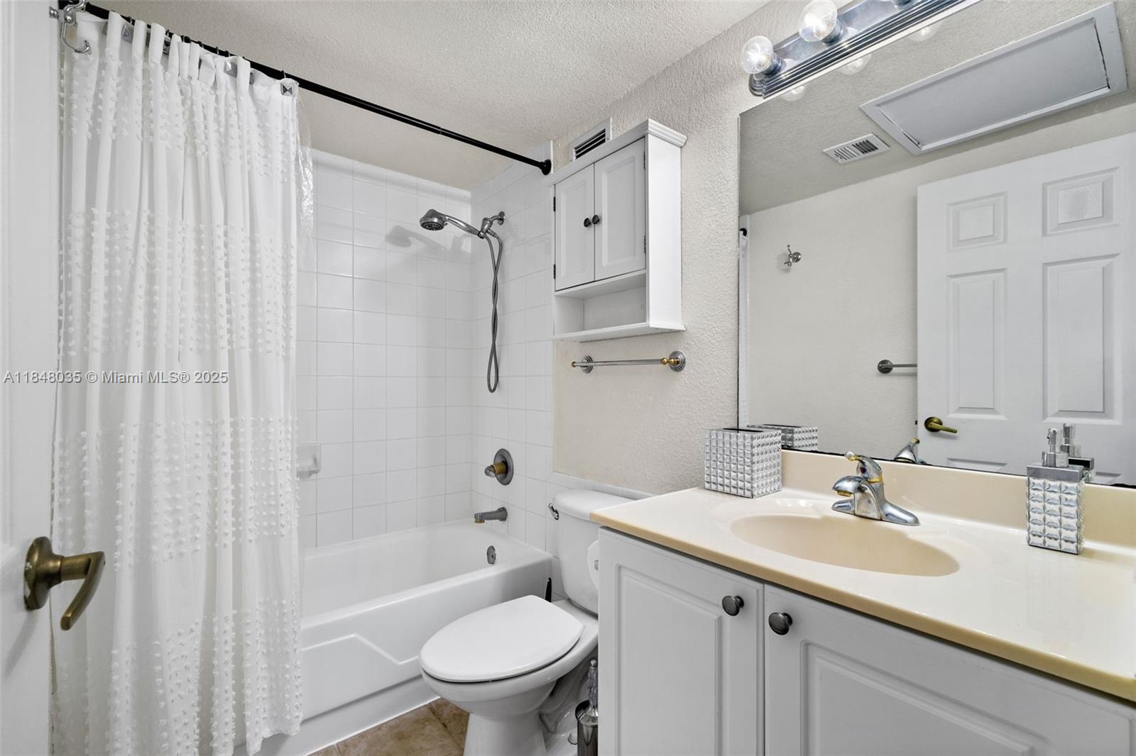 WAVE CONDOMINIMUM - Residential Lease