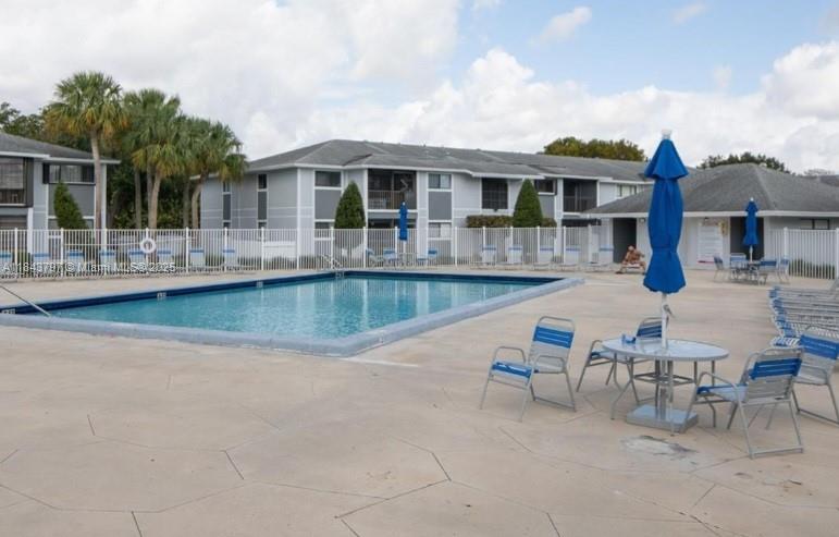 Dont miss the opportunity to rent this apartment in the desirable Lakeview at The Hammocks. The unit is a 2/2 that offers a spacious layout, carpet will be replaced with new floors throughout the unit, a private terrace perfect for relaxing, and the convenience of an in-unit washer and dryer..Brand New A/C unit.
Residents of The Hammocks enjoy access to incredible amenities, including scenic lakes, jogging trails, multiple swimming pools, tennis courts, a clubhouse, and Hammocks Park. Ideally located near premier shopping, dining, and top recreational destinations, this home blends comfort, convenience, and lifestyle.
Don’t miss out on this opportunity—schedule a showing today!!