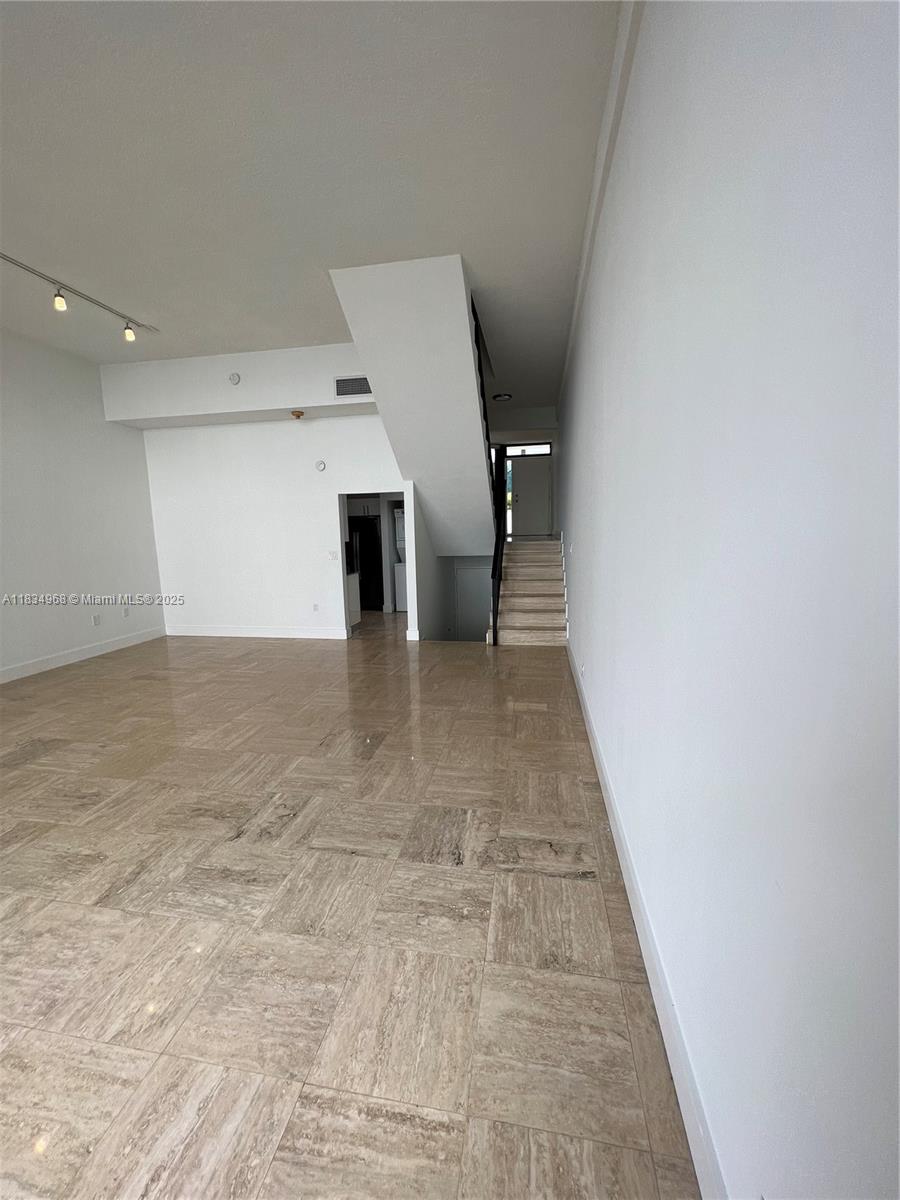 1915 Brickell Ave TH16