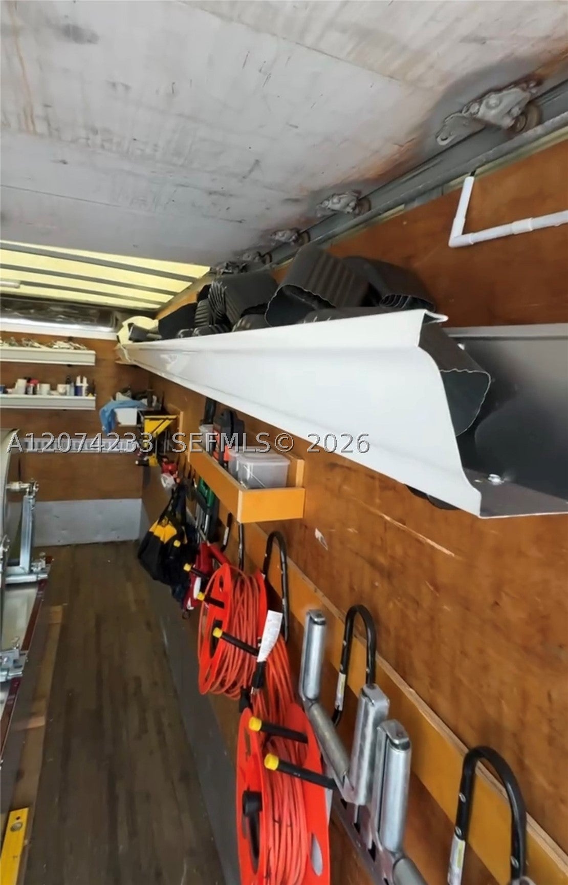 INSTALLER/KITCHEN/DOORS/GUTTER BUSINESS