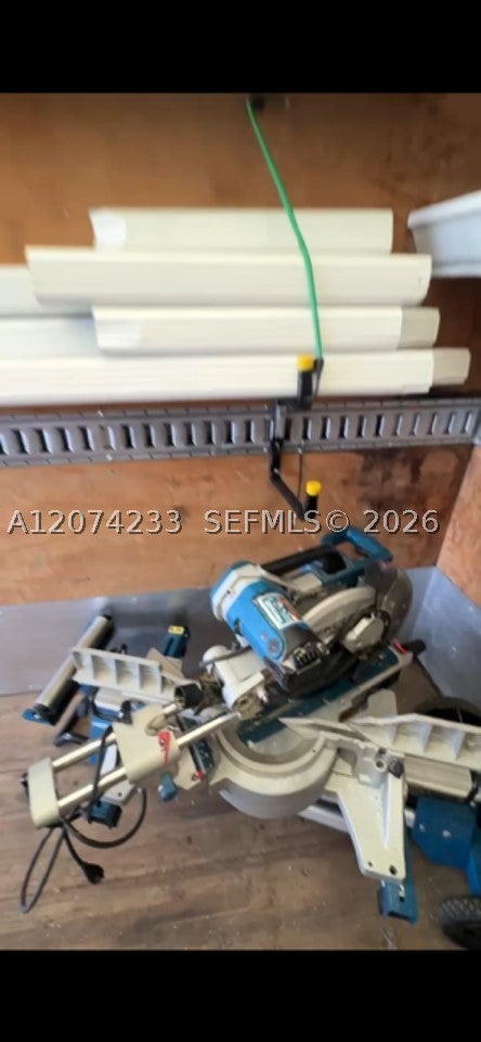 INSTALLER/KITCHEN/DOORS/GUTTER BUSINESS