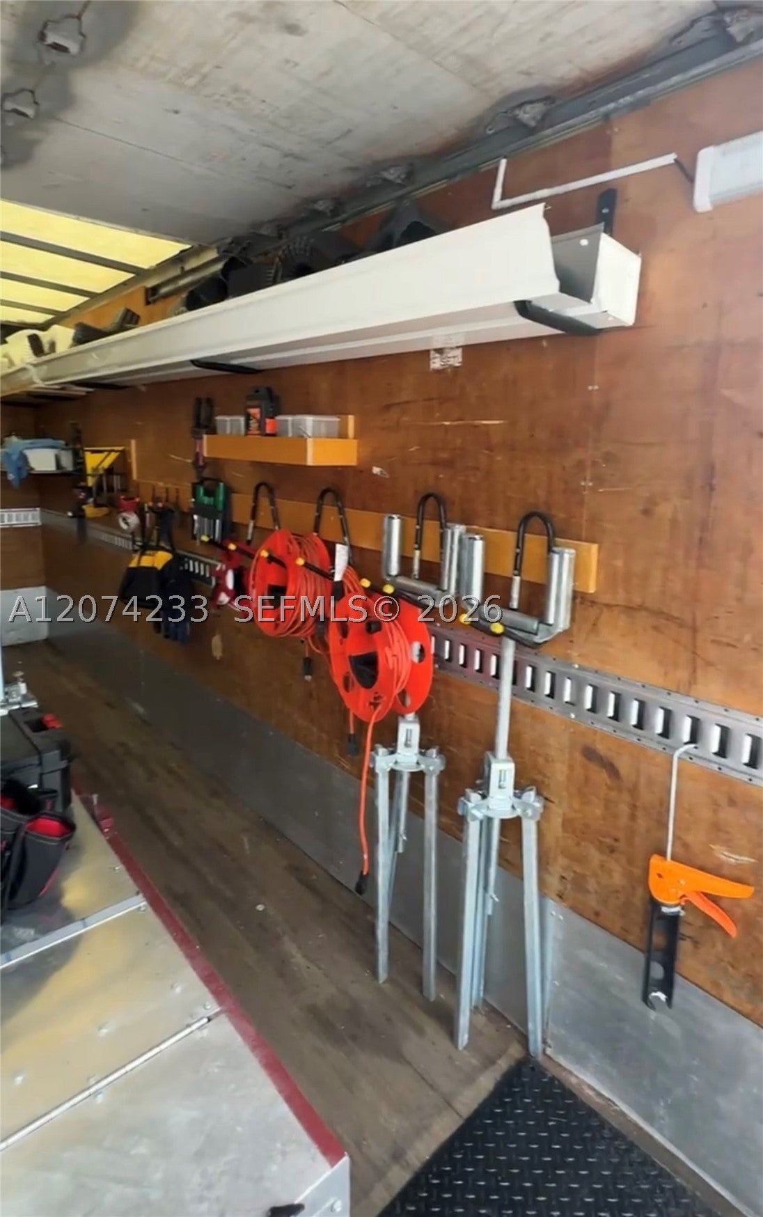 INSTALLER/KITCHEN/DOORS/GUTTER BUSINESS