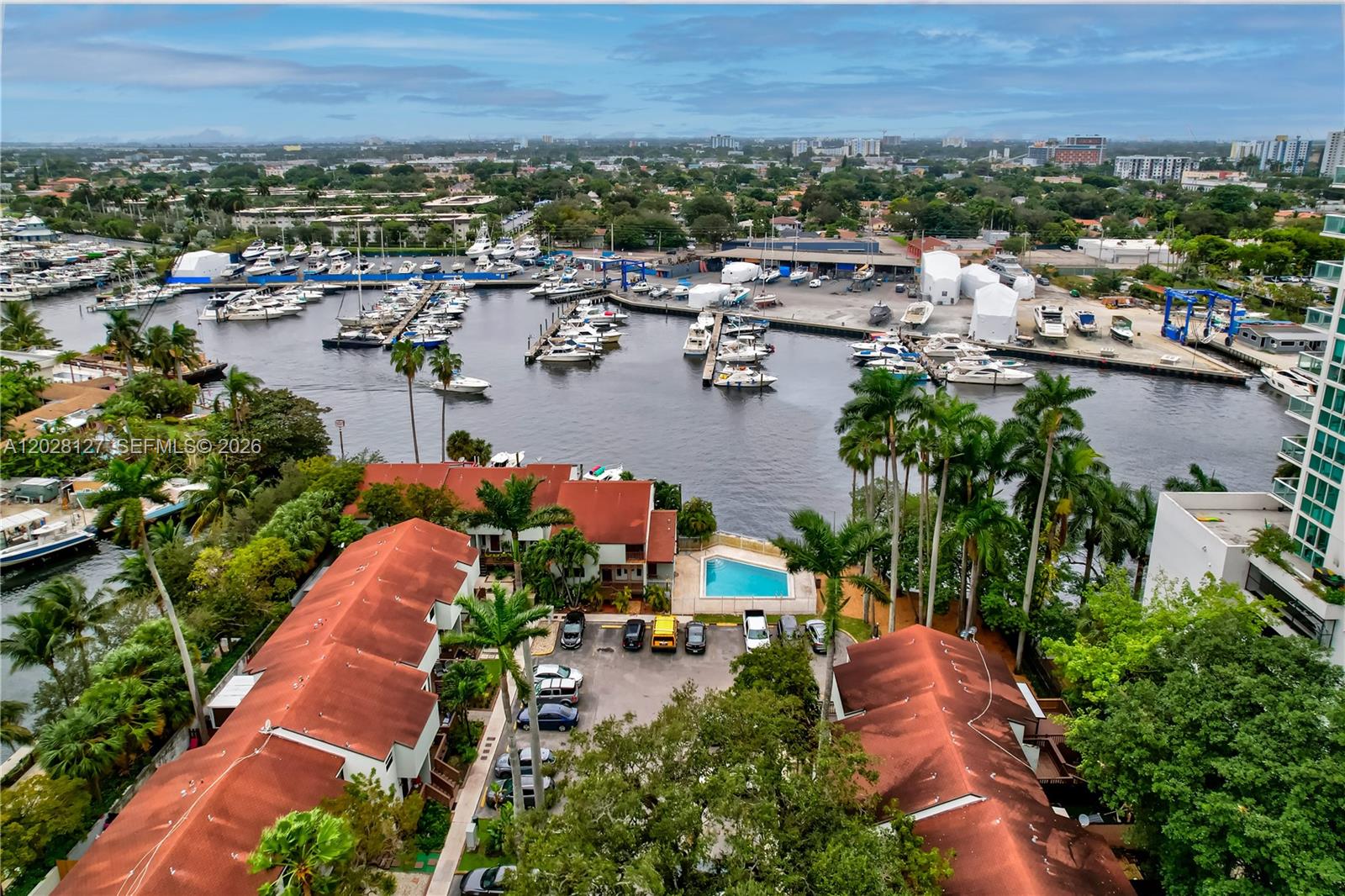 RIVER CLUB TOWNHOUSE COND - Residential