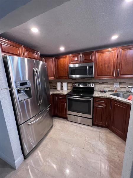 RIVER CLUB TOWNHOUSE COND - Residential