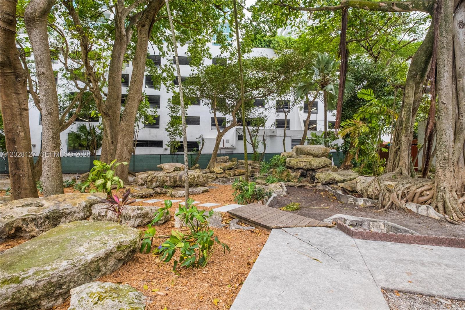 RIVER CLUB TOWNHOUSE COND - Residential