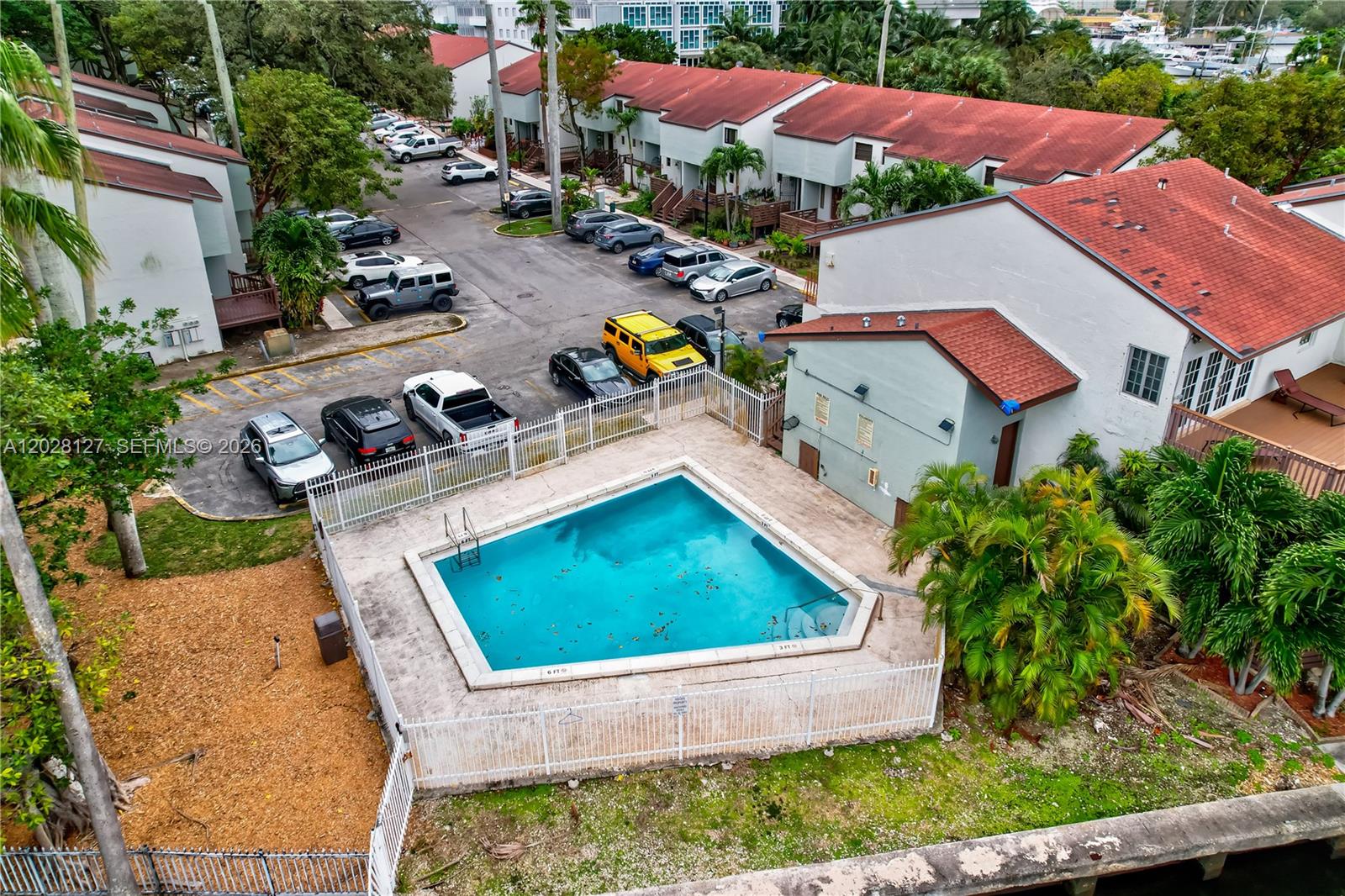 RIVER CLUB TOWNHOUSE COND - Residential