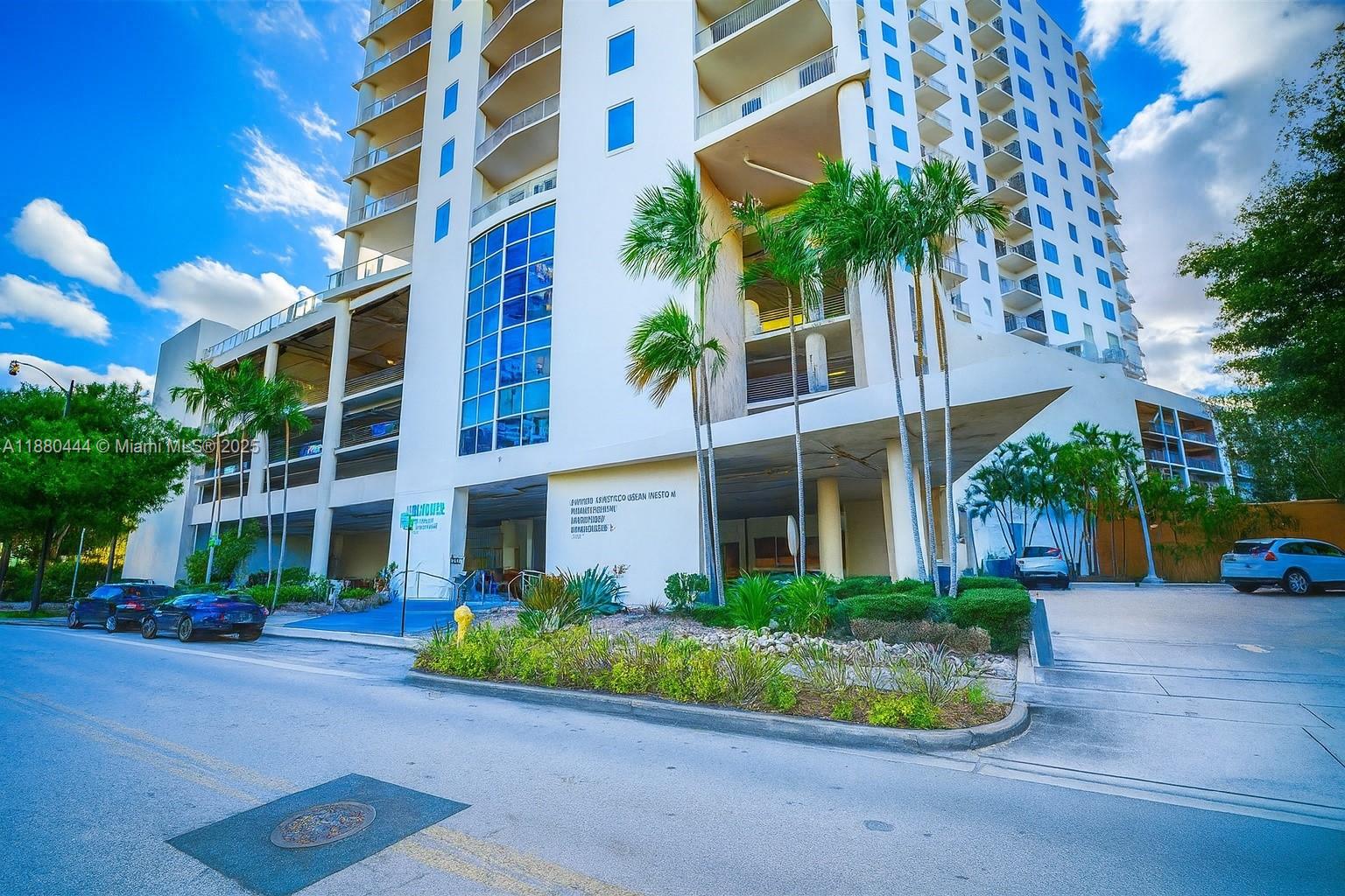 10 SW South River Dr 605