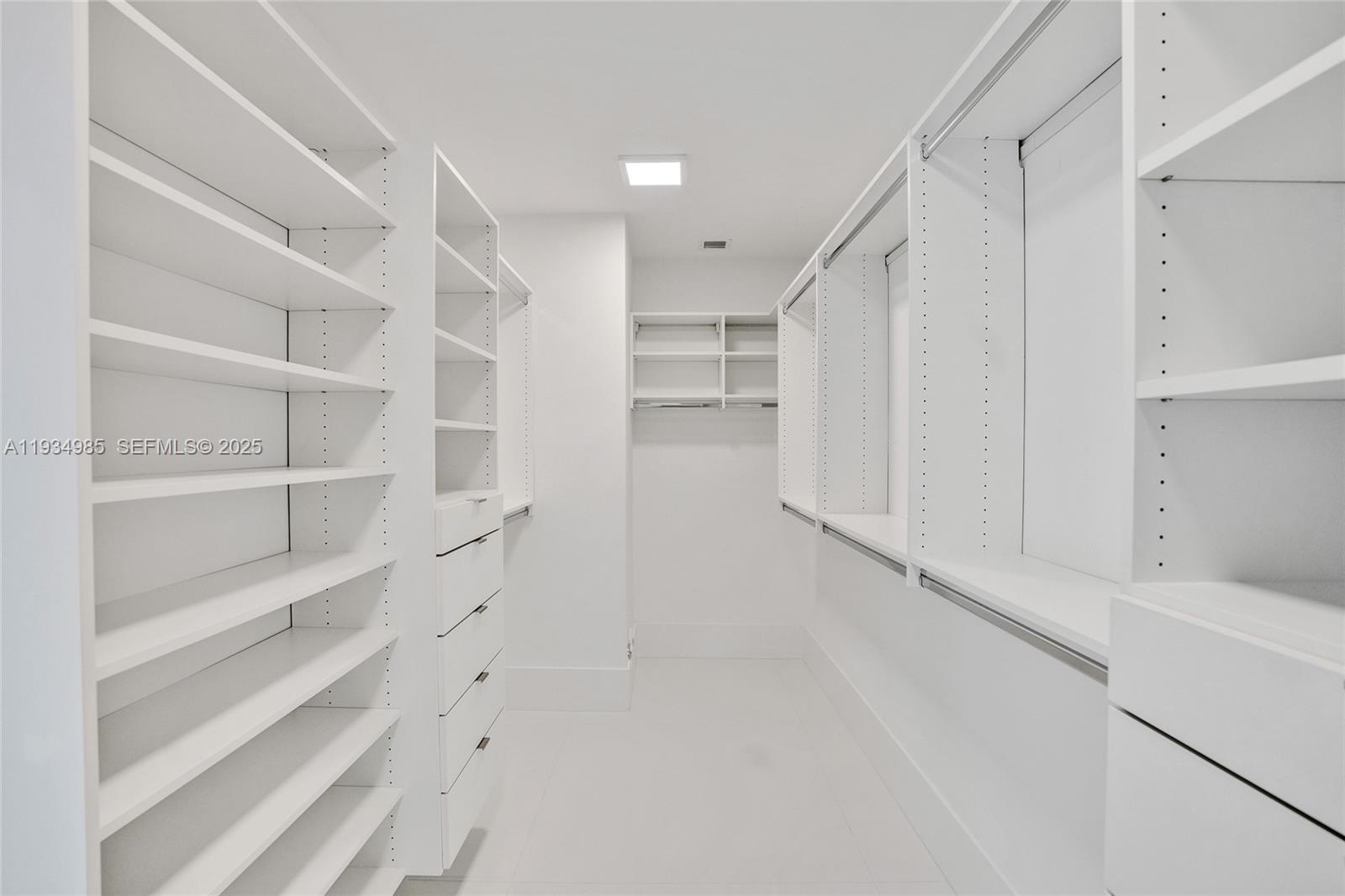 PARQUE TOWERS CONDO - Residential