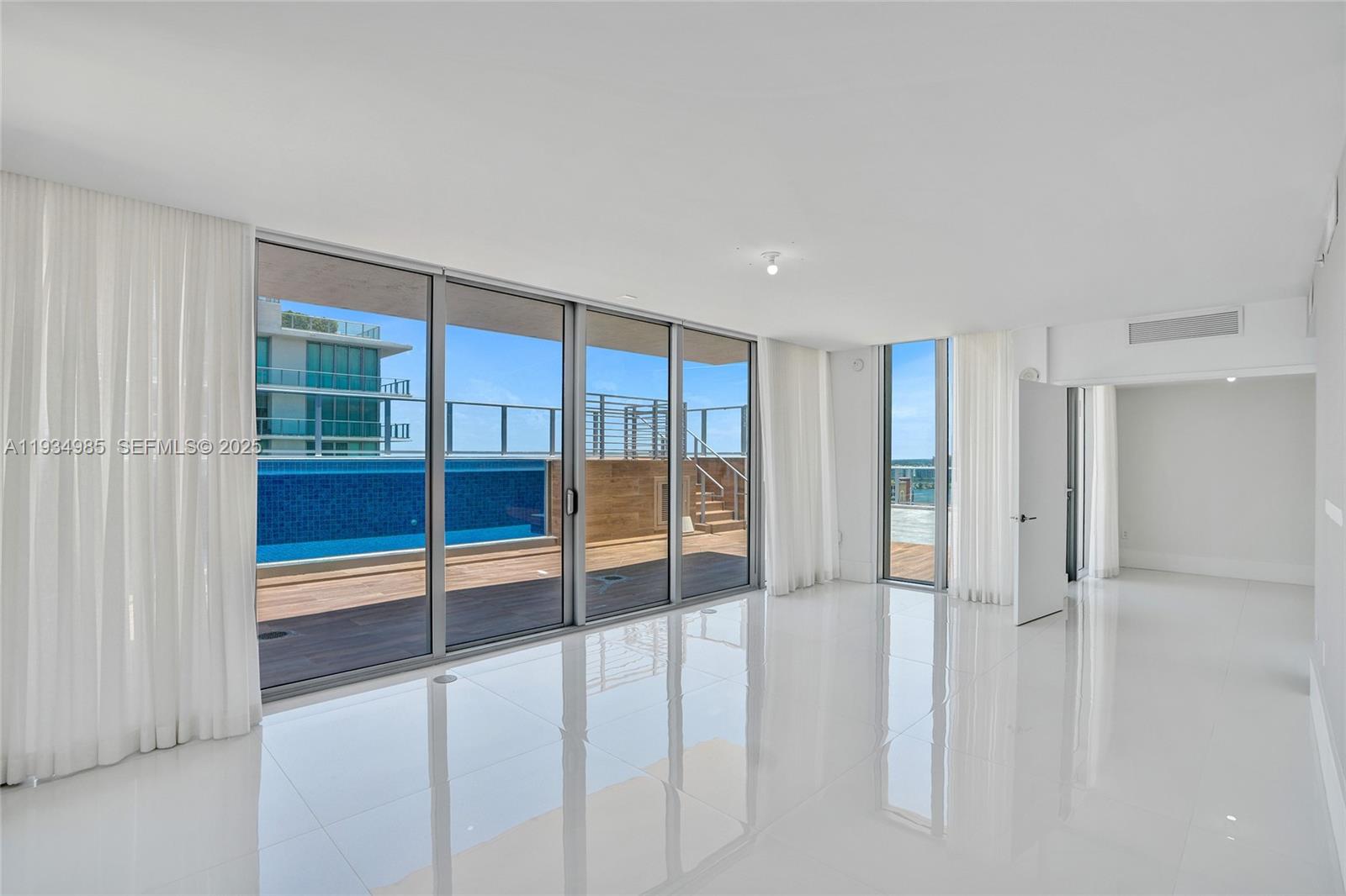 PARQUE TOWERS CONDO - Residential