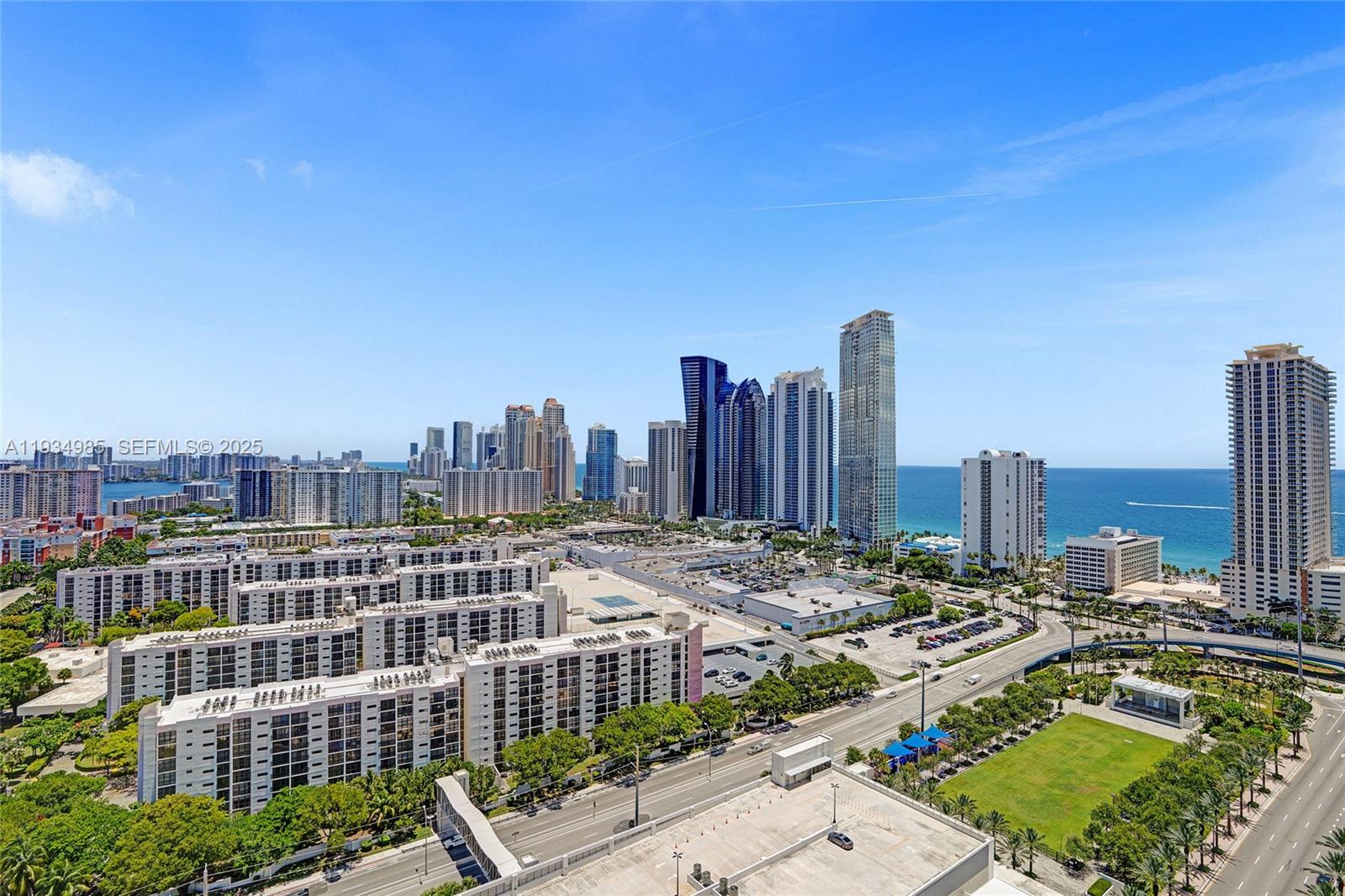 PARQUE TOWERS CONDO - Residential