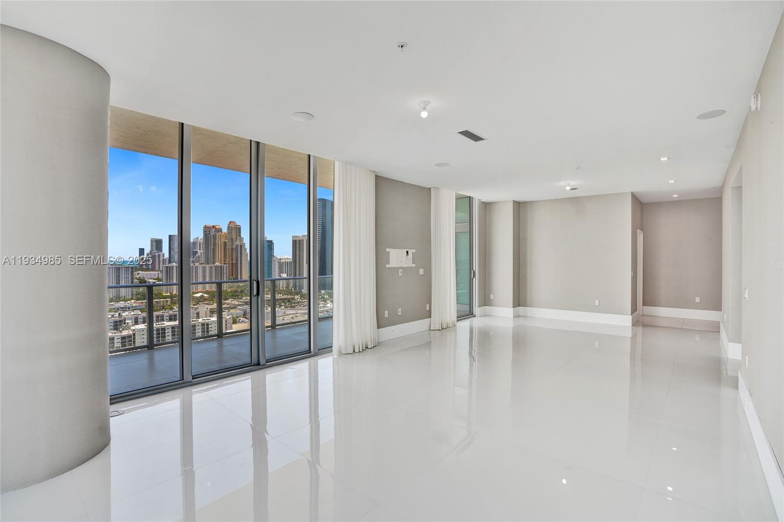 PARQUE TOWERS CONDO - Residential