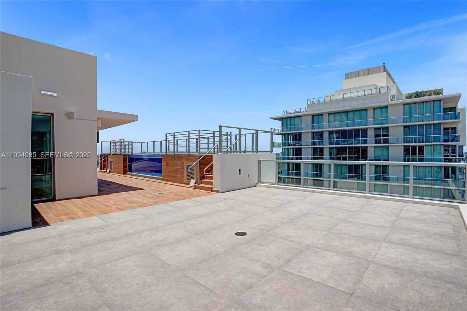 PARQUE TOWERS CONDO - Residential