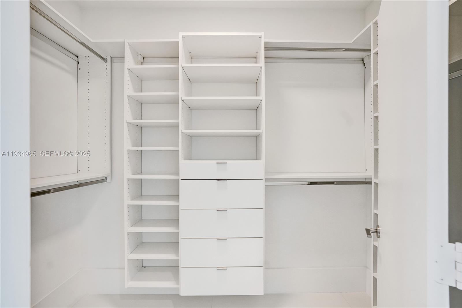 PARQUE TOWERS CONDO - Residential