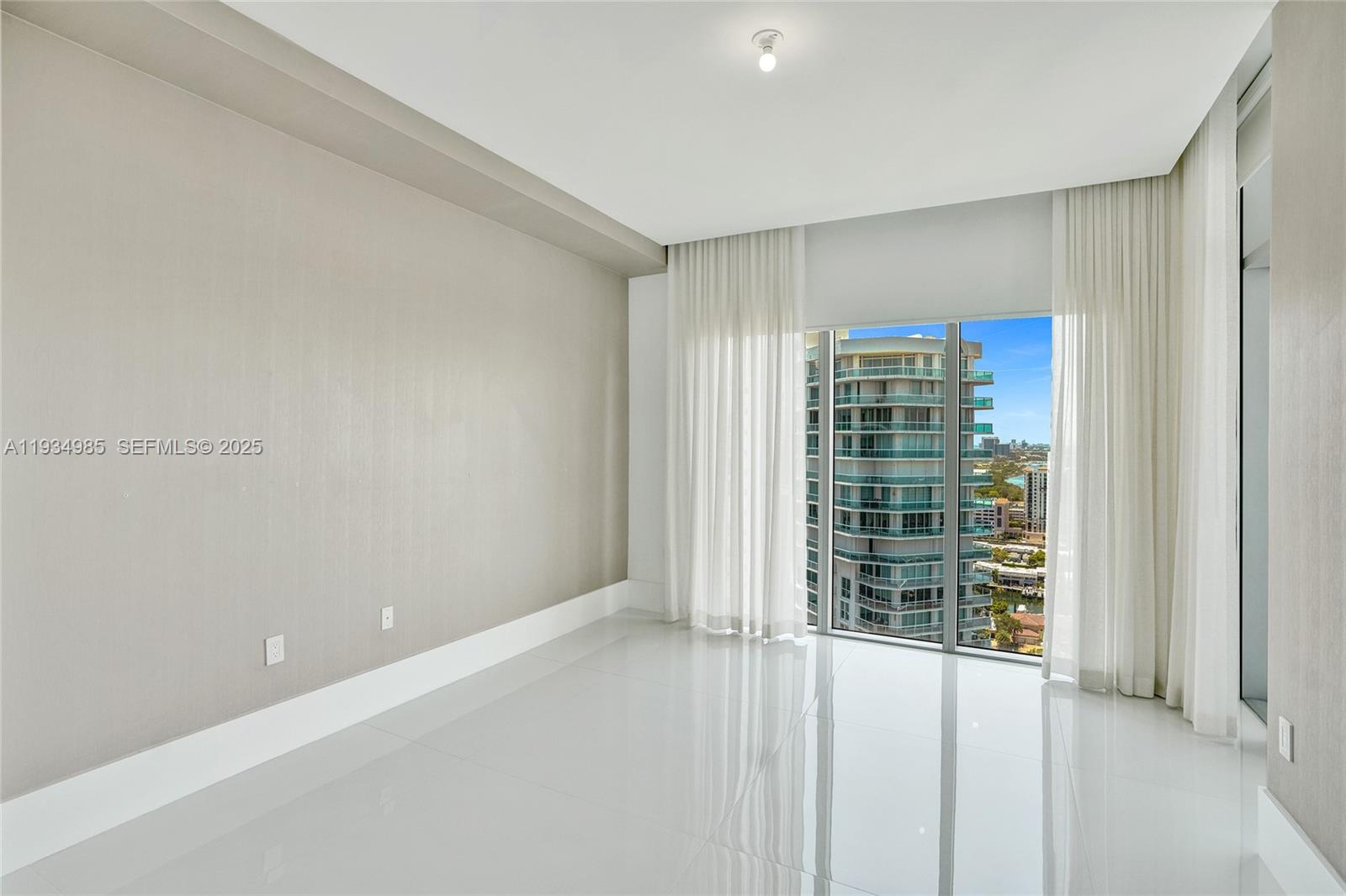 PARQUE TOWERS CONDO - Residential