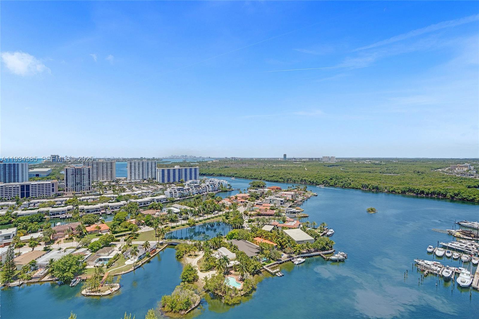 PARQUE TOWERS CONDO - Residential