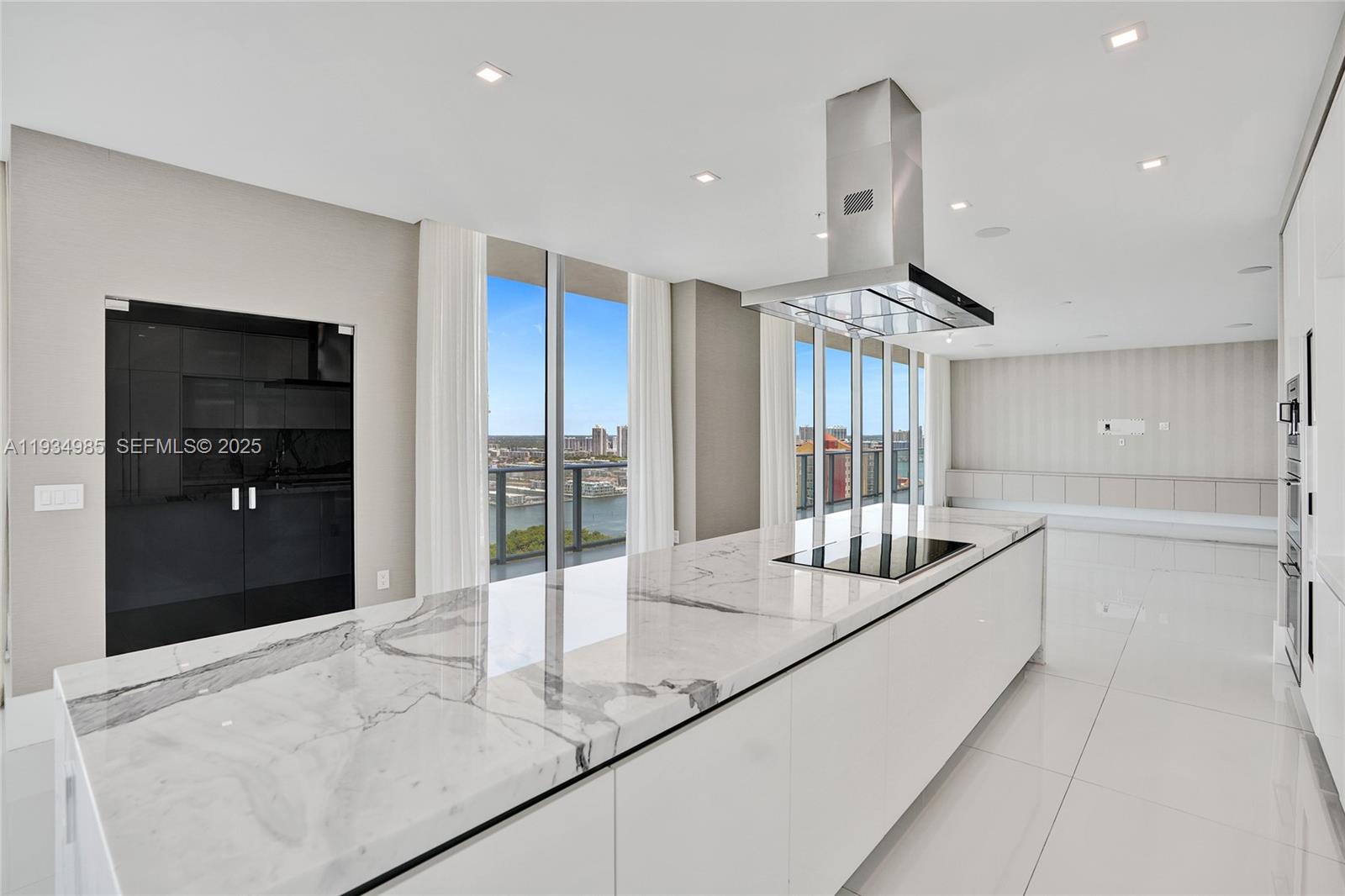 PARQUE TOWERS CONDO - Residential