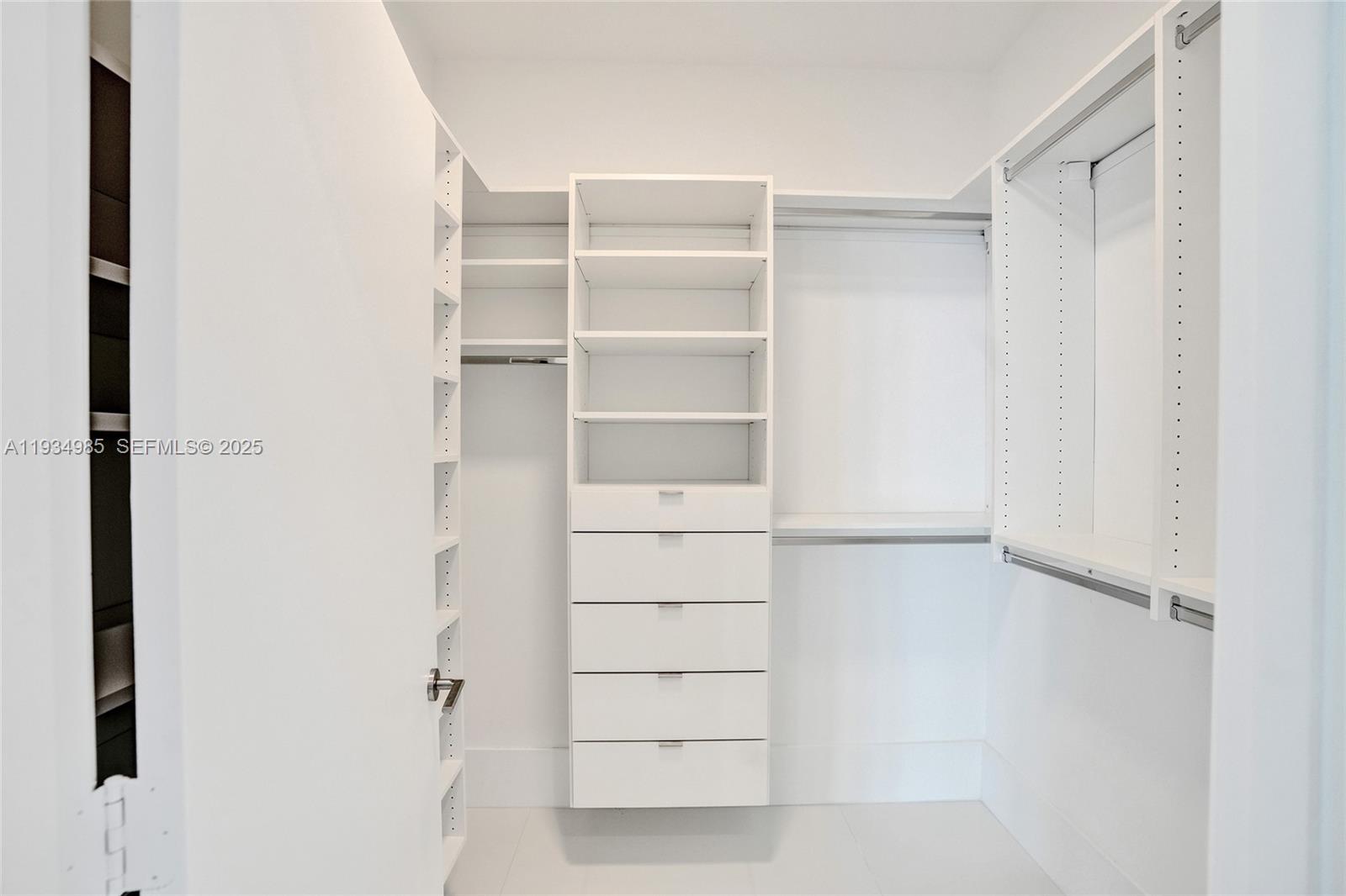 PARQUE TOWERS CONDO - Residential