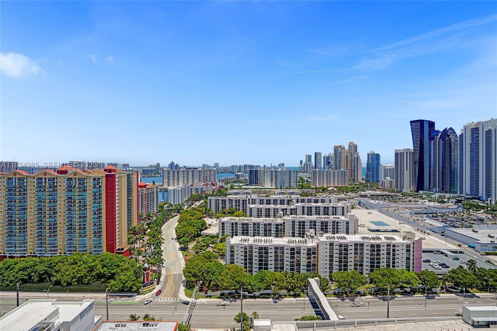 PARQUE TOWERS CONDO - Residential