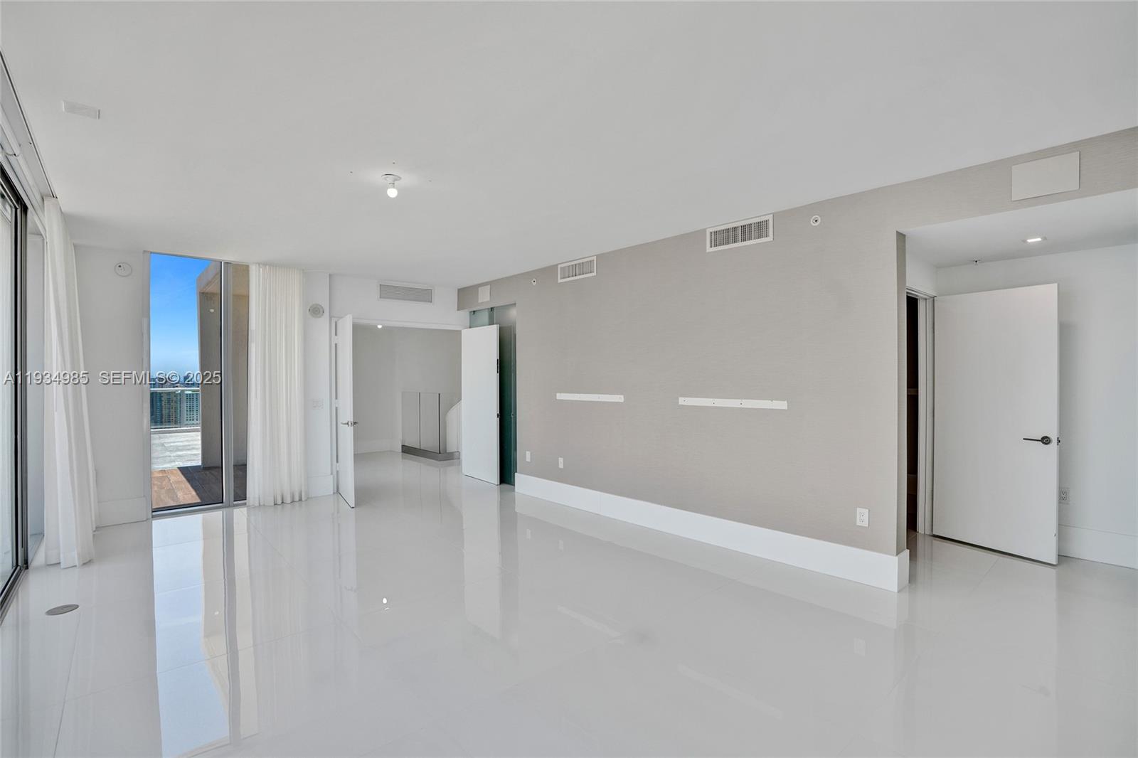 PARQUE TOWERS CONDO - Residential