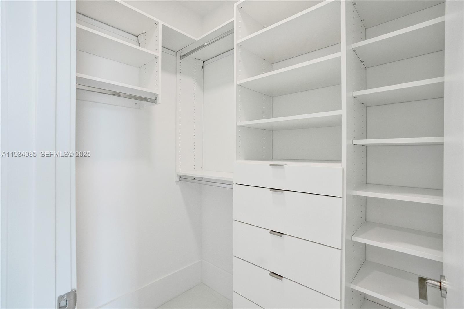 PARQUE TOWERS CONDO - Residential