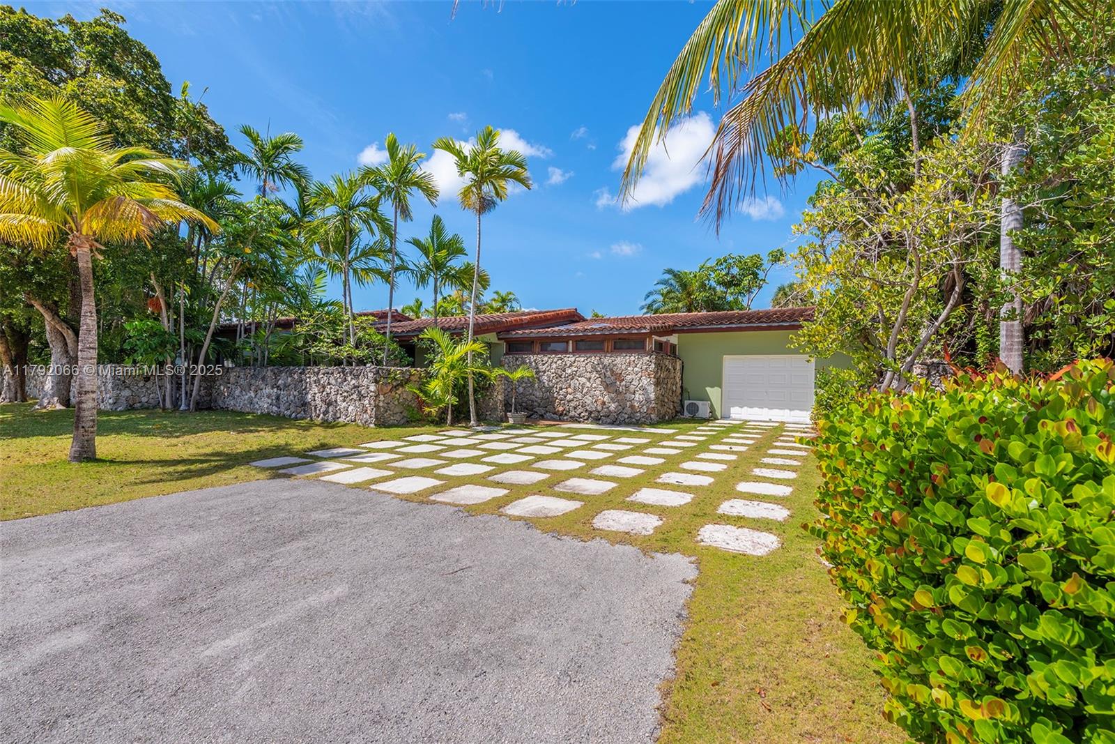 900 S Shore Dr