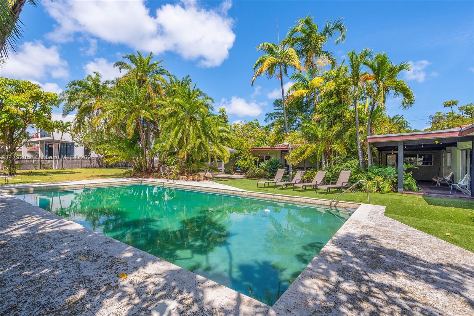 900 S Shore Dr