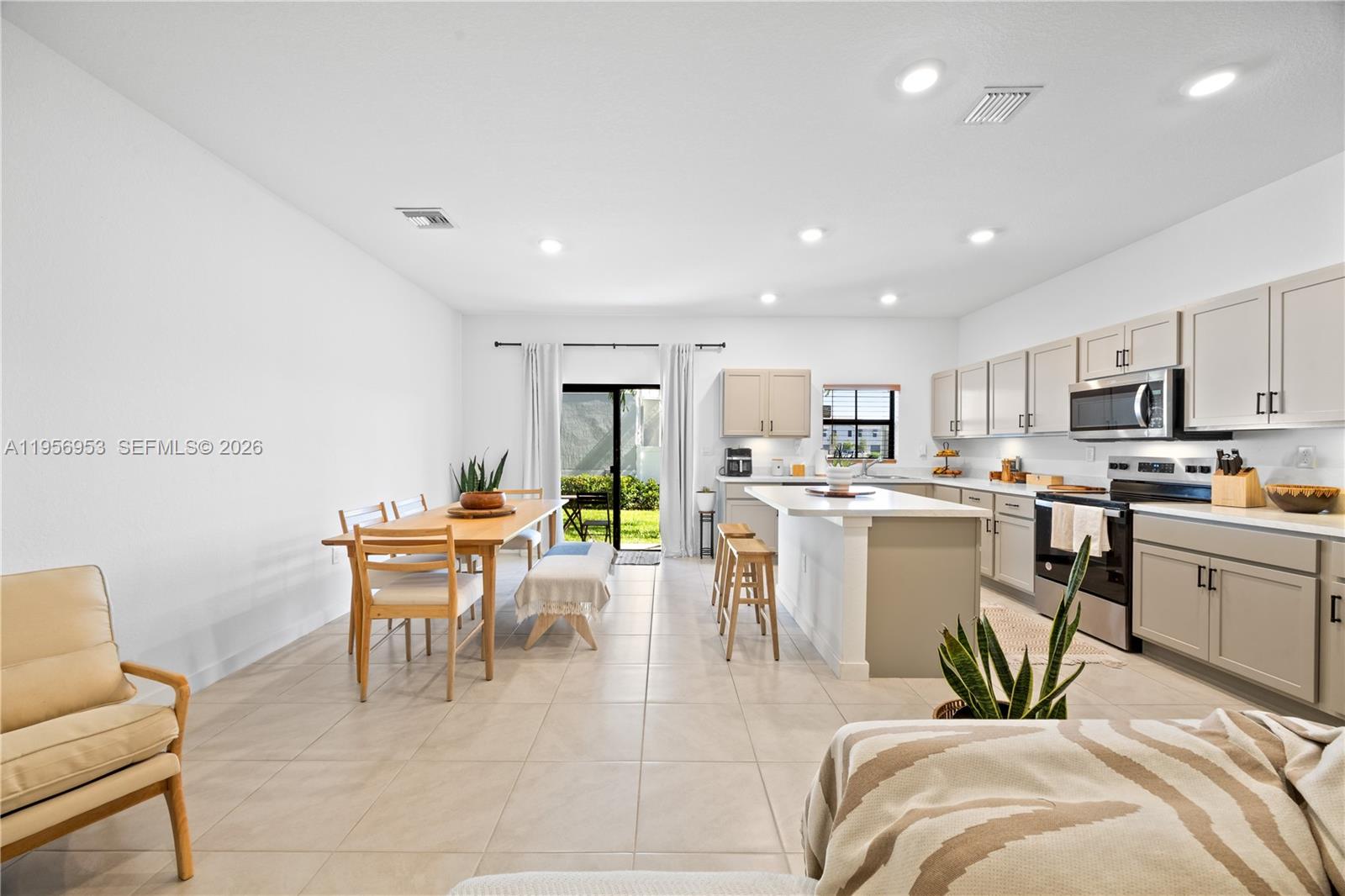 HIGHLAND OAKS - Residential