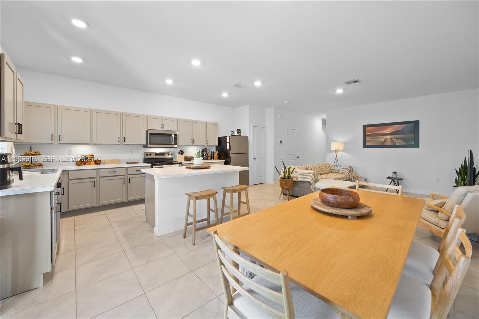 HIGHLAND OAKS - Residential