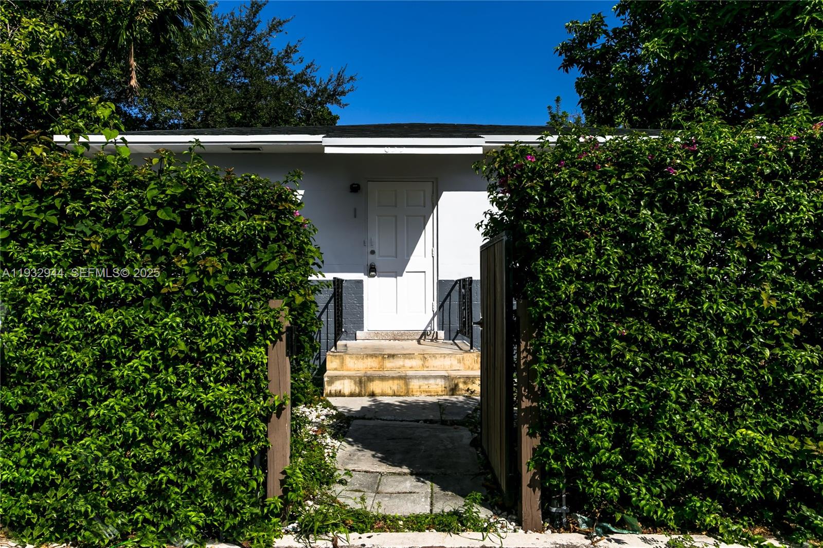 LAWRENCE ESTATES LAND COS - Residential Lease