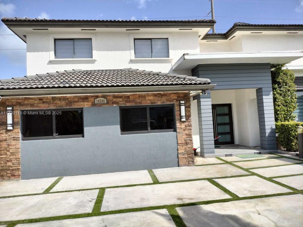 Property for Sale at 14241 Sw 160th Ter, Miami, Broward County, Florida - Bedrooms: 6 
Bathrooms: 5  - $1,250,000