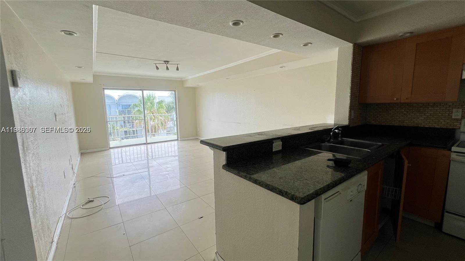 MONTECARLO CONDO - Residential Lease