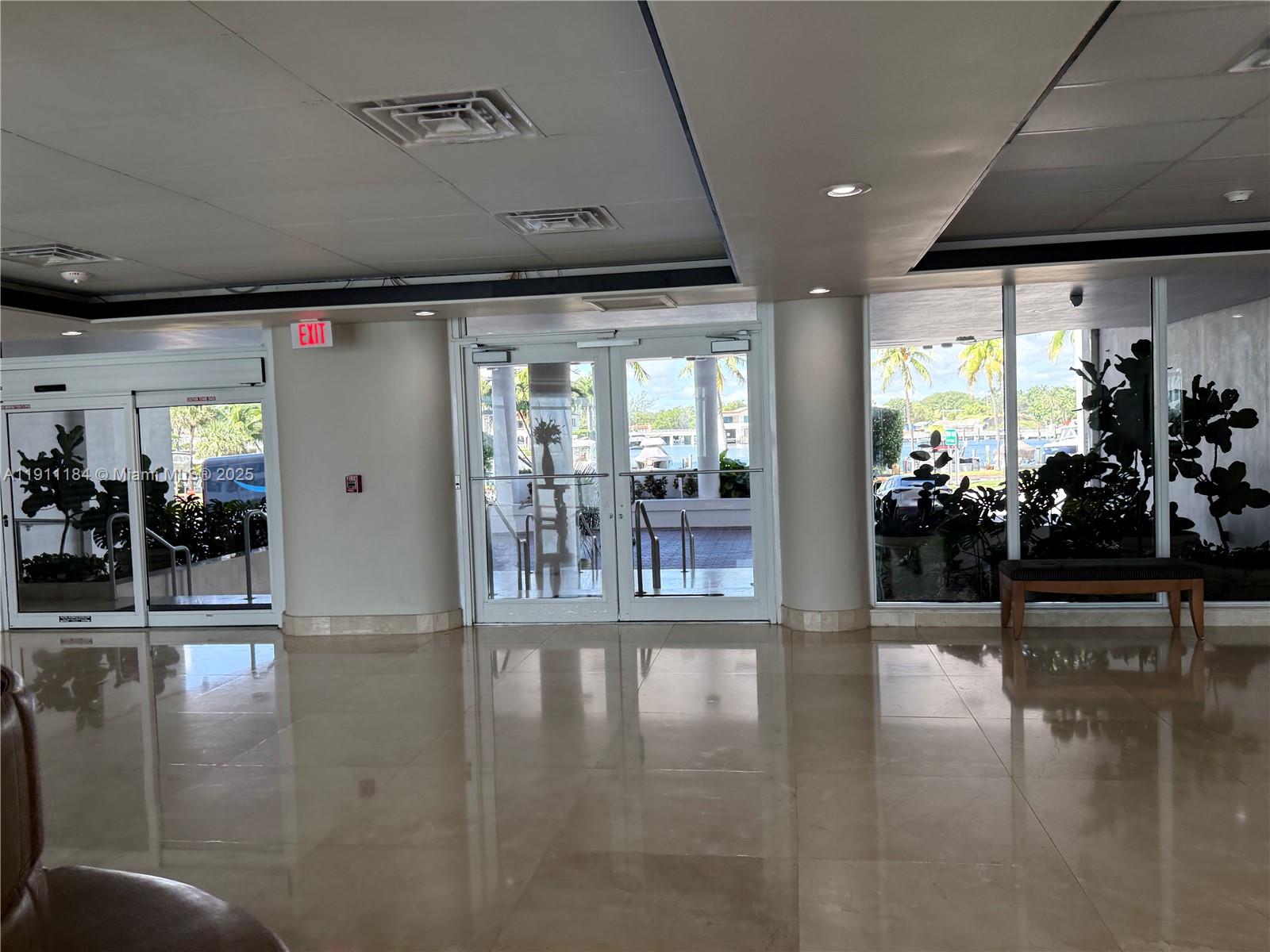 THE CARRIAGE CLUB NORTH. - Residential Lease