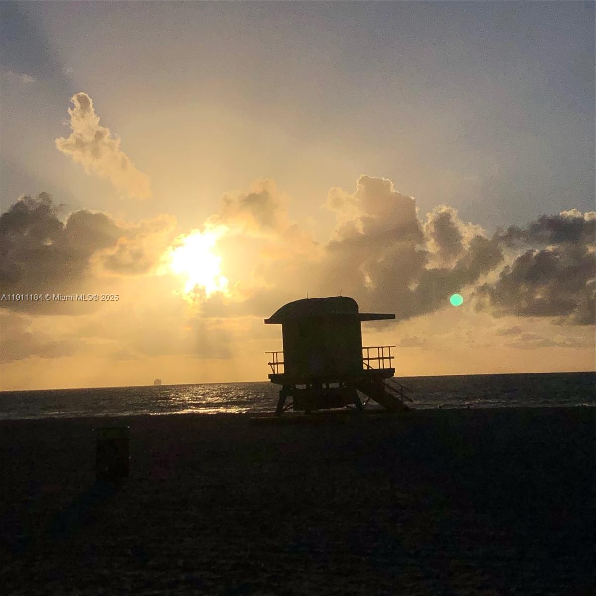 THE CARRIAGE CLUB NORTH. - Residential Lease