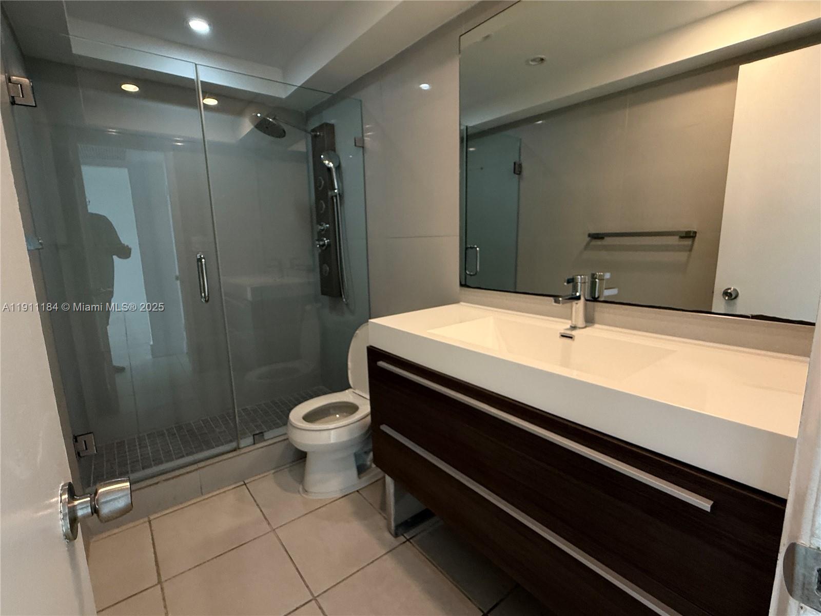 THE CARRIAGE CLUB NORTH. - Residential Lease