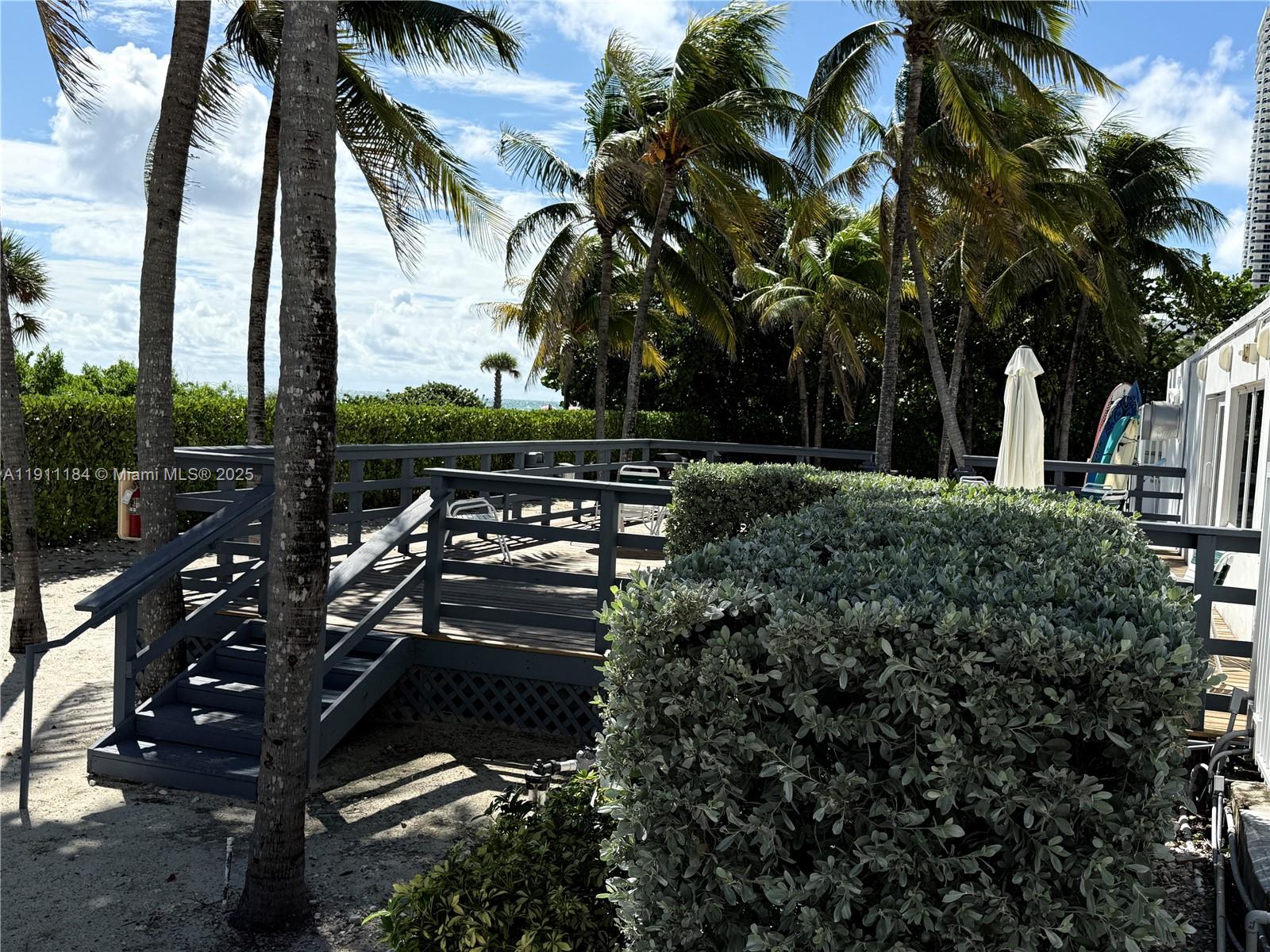 THE CARRIAGE CLUB NORTH. - Residential Lease