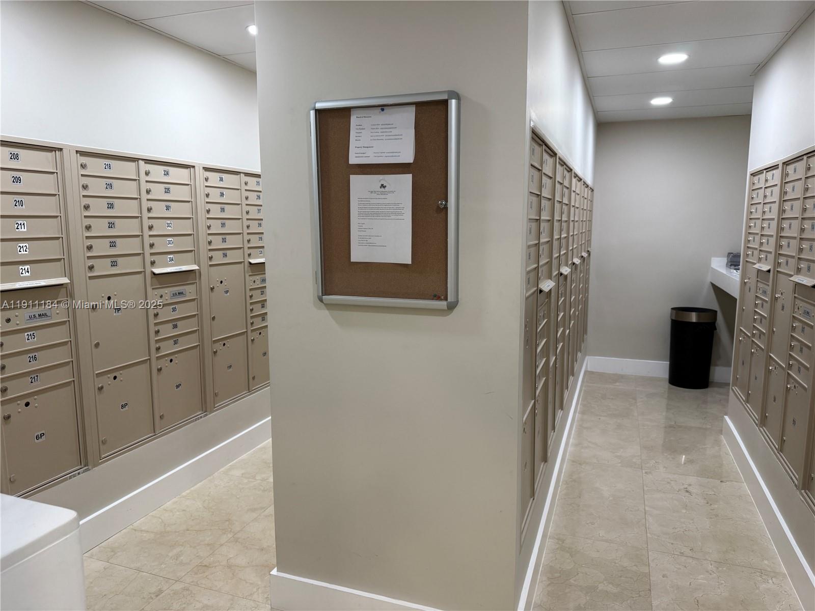 THE CARRIAGE CLUB NORTH. - Residential Lease