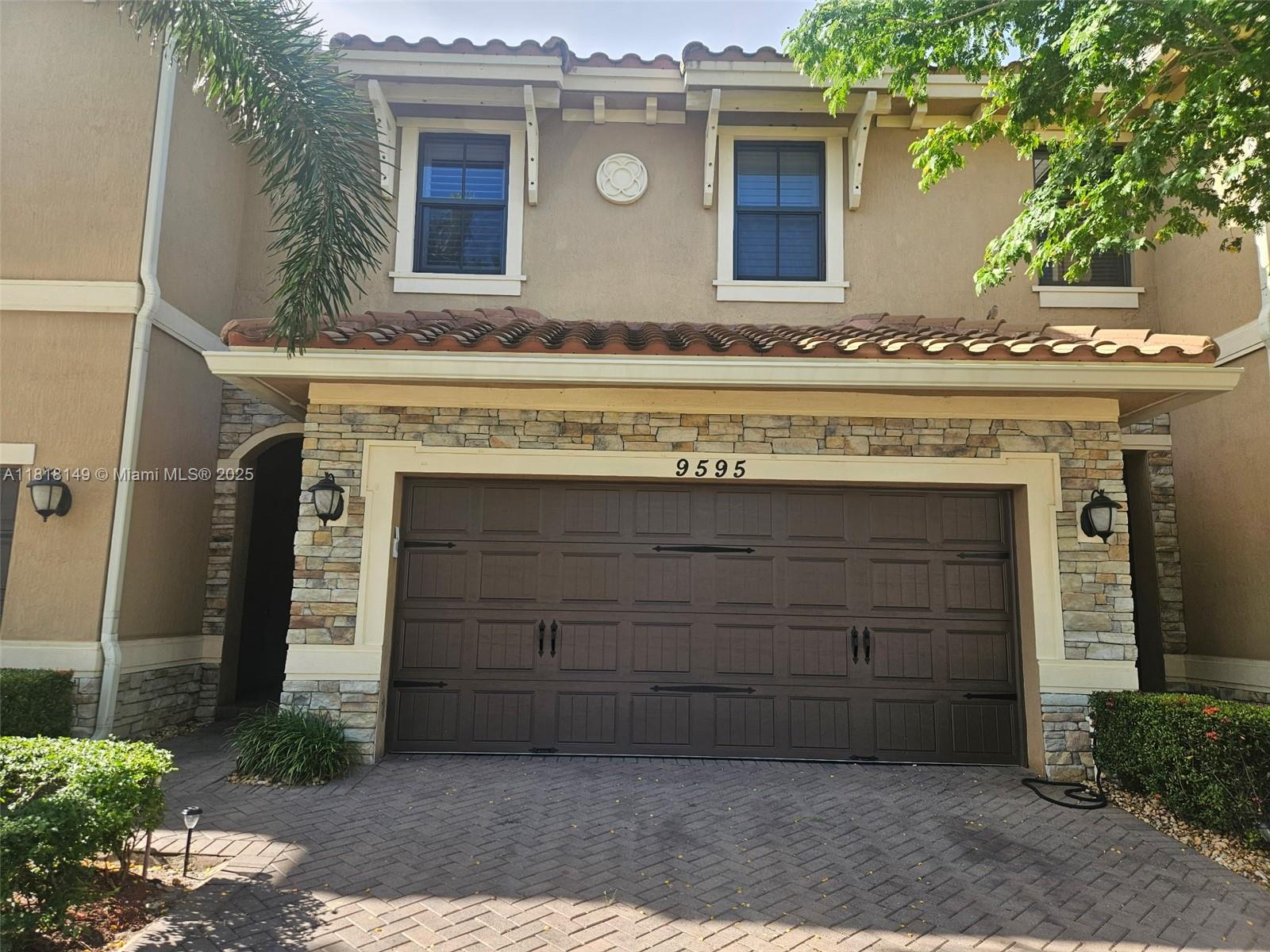 9595 N Town Parc Cir N