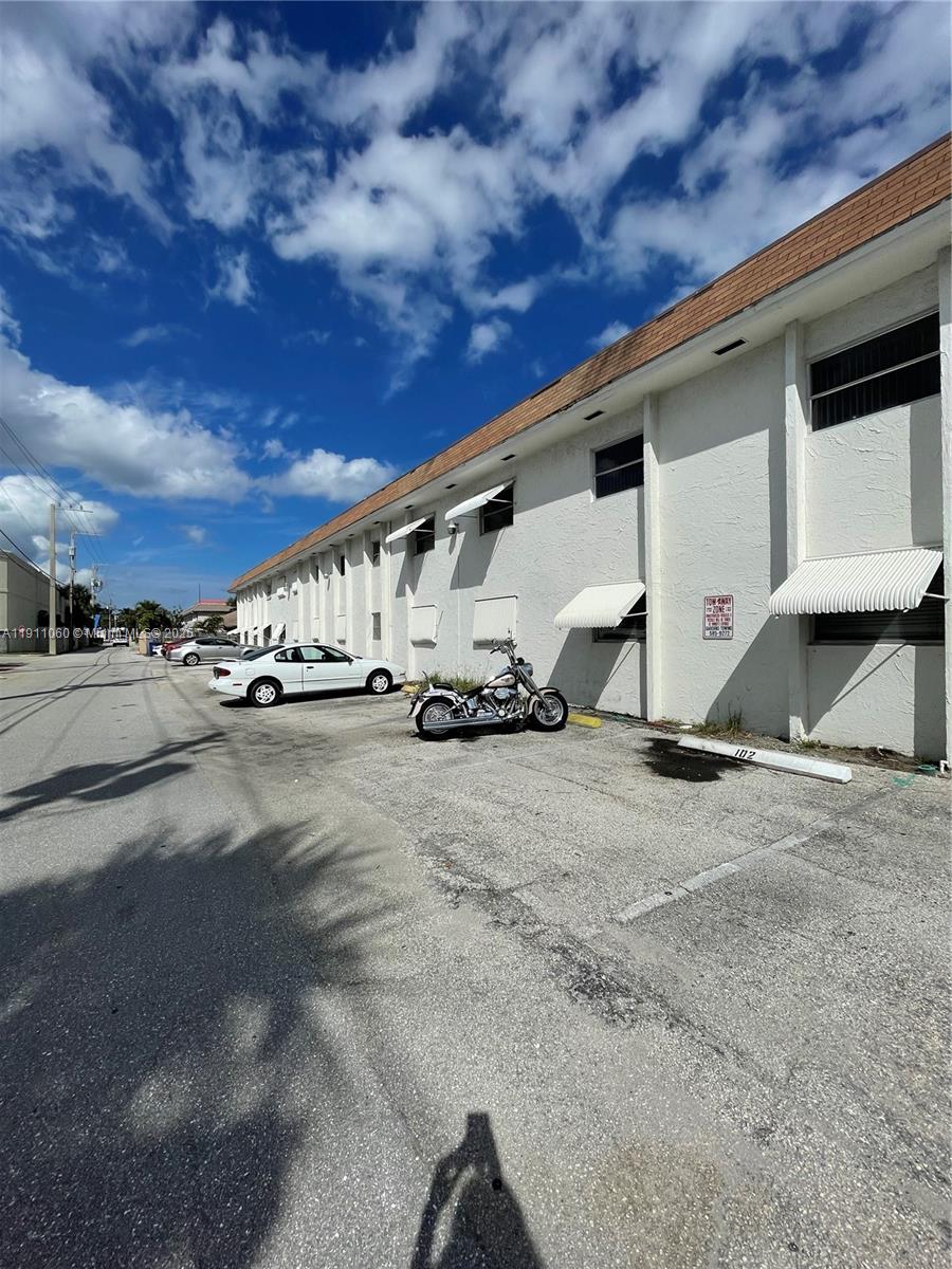 MAPLE LEAF VILLAS CONDO - Residential Lease