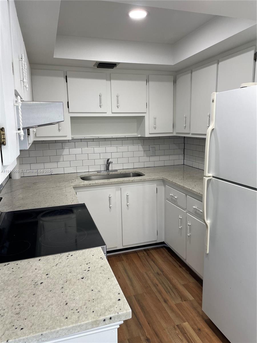 MAPLE LEAF VILLAS CONDO - Residential Lease