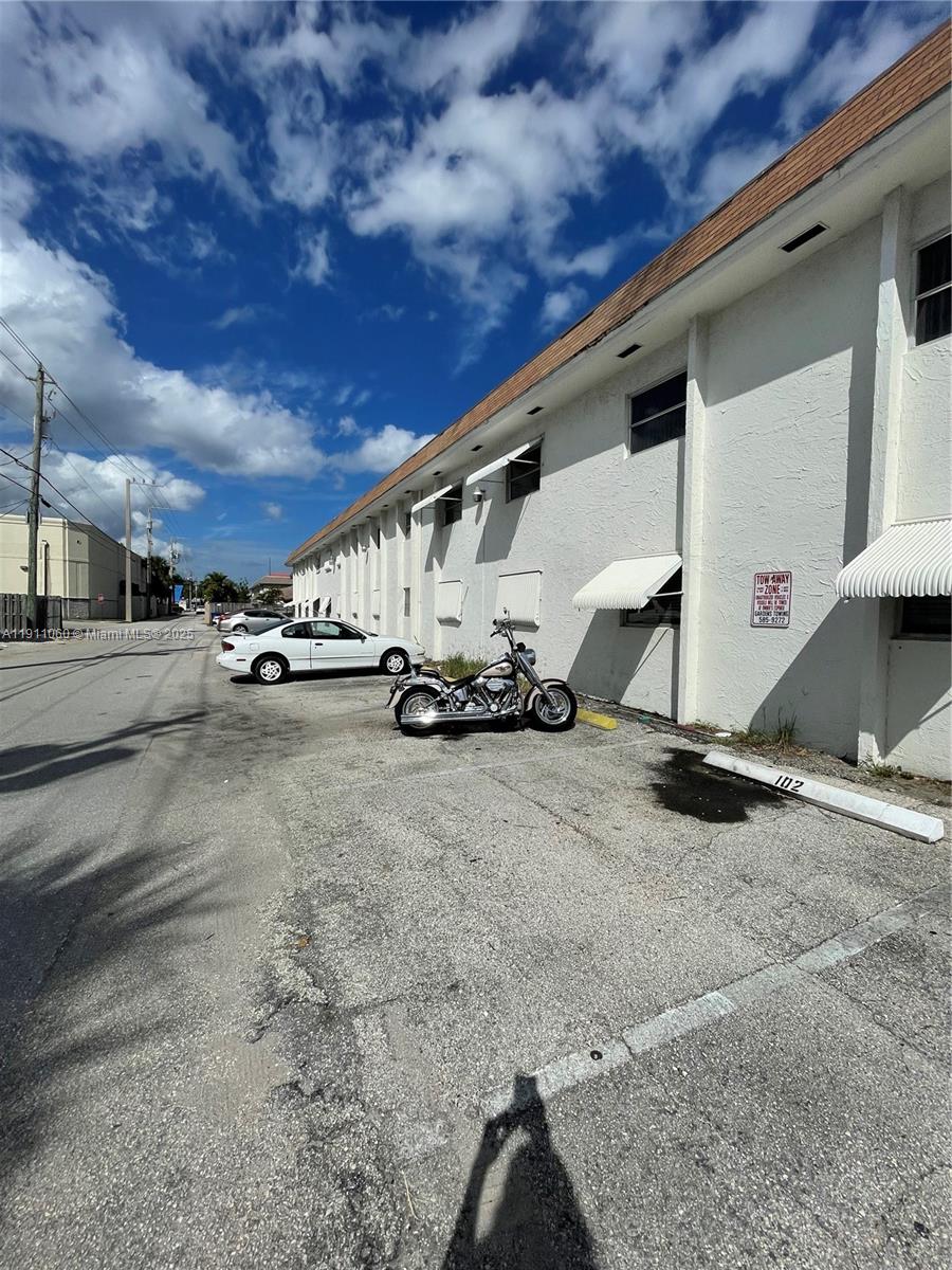 MAPLE LEAF VILLAS CONDO - Residential Lease