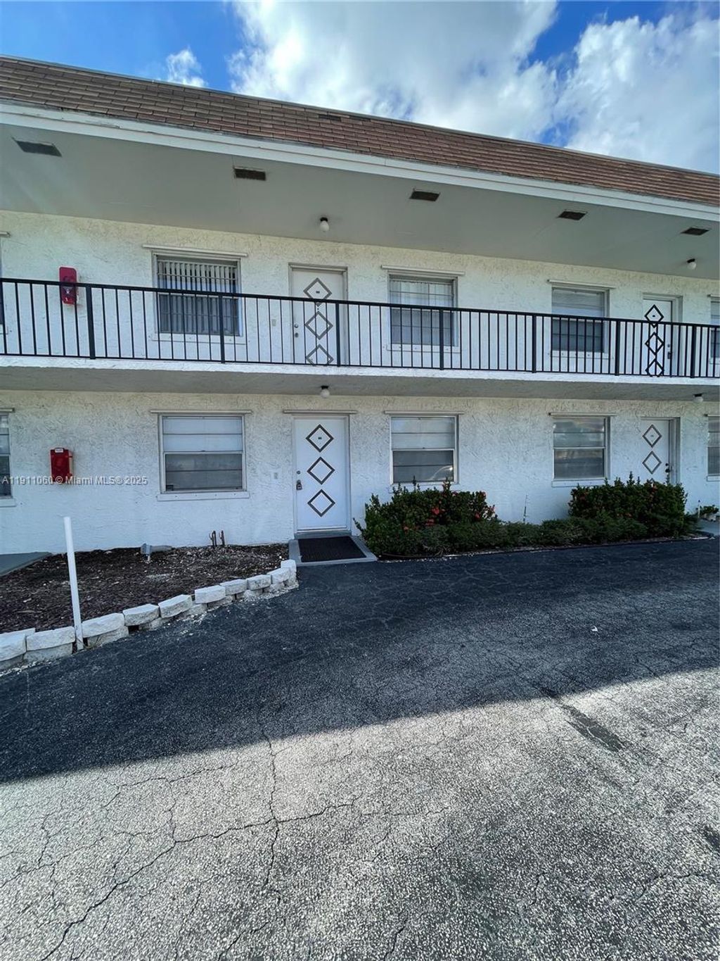 Photo of 227 Castlewood Dr #102, North Palm Beach, FL 33408 (MLS # A11911060)