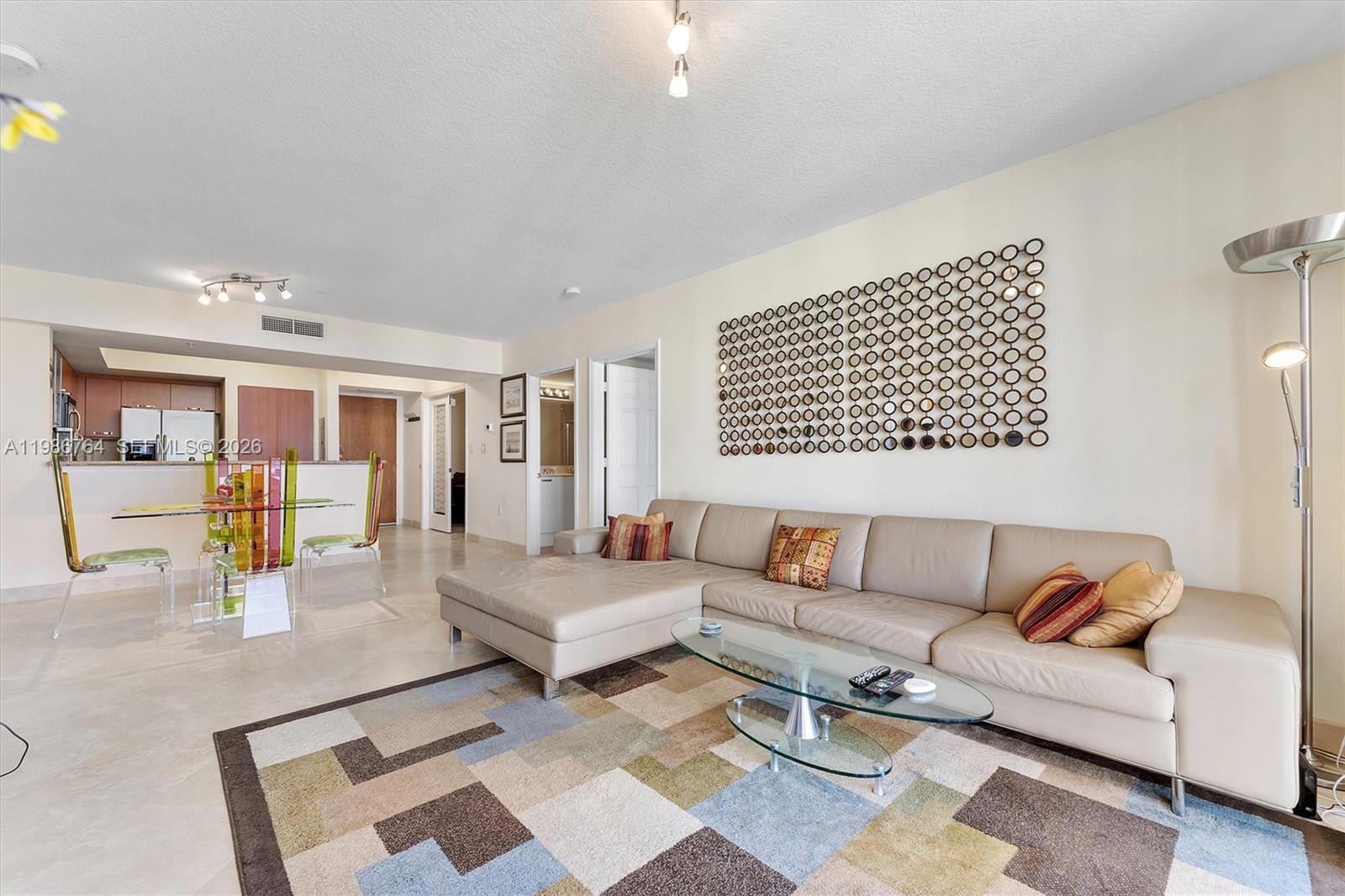 VUE CONDO - Residential