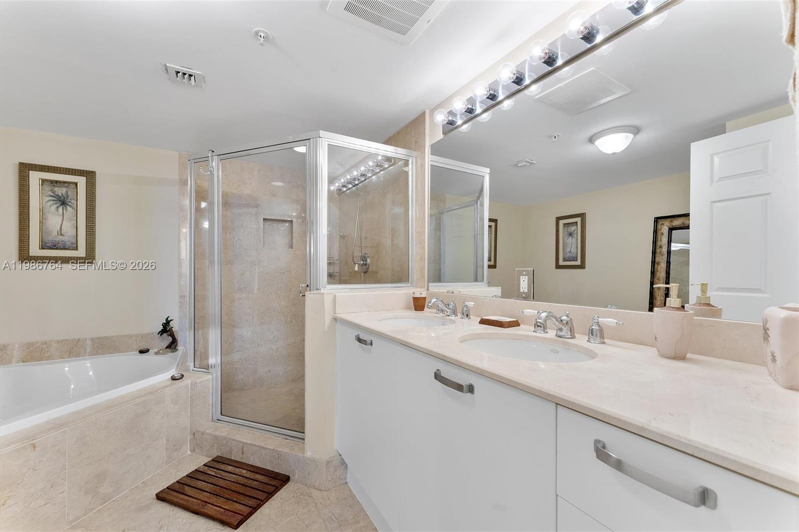 VUE CONDO - Residential