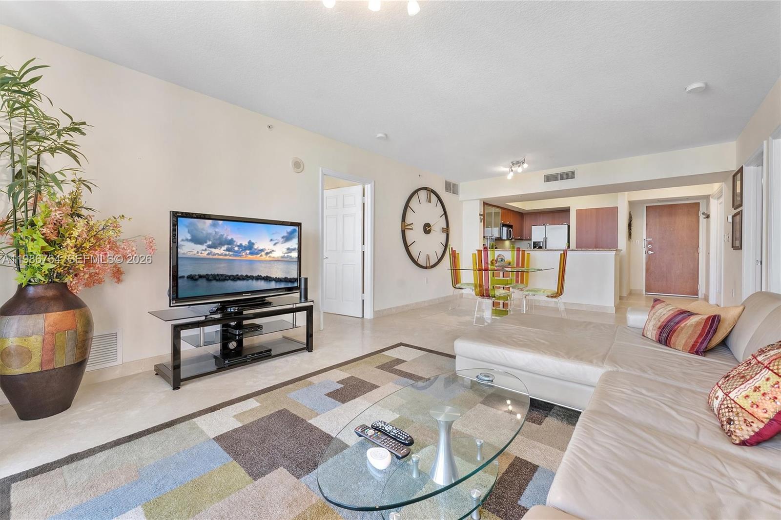 VUE CONDO - Residential