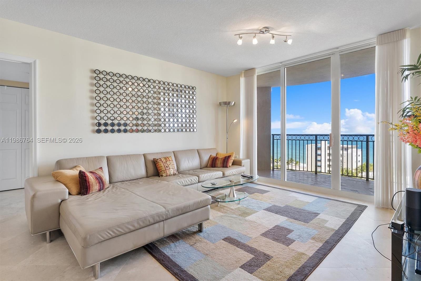 VUE CONDO - Residential