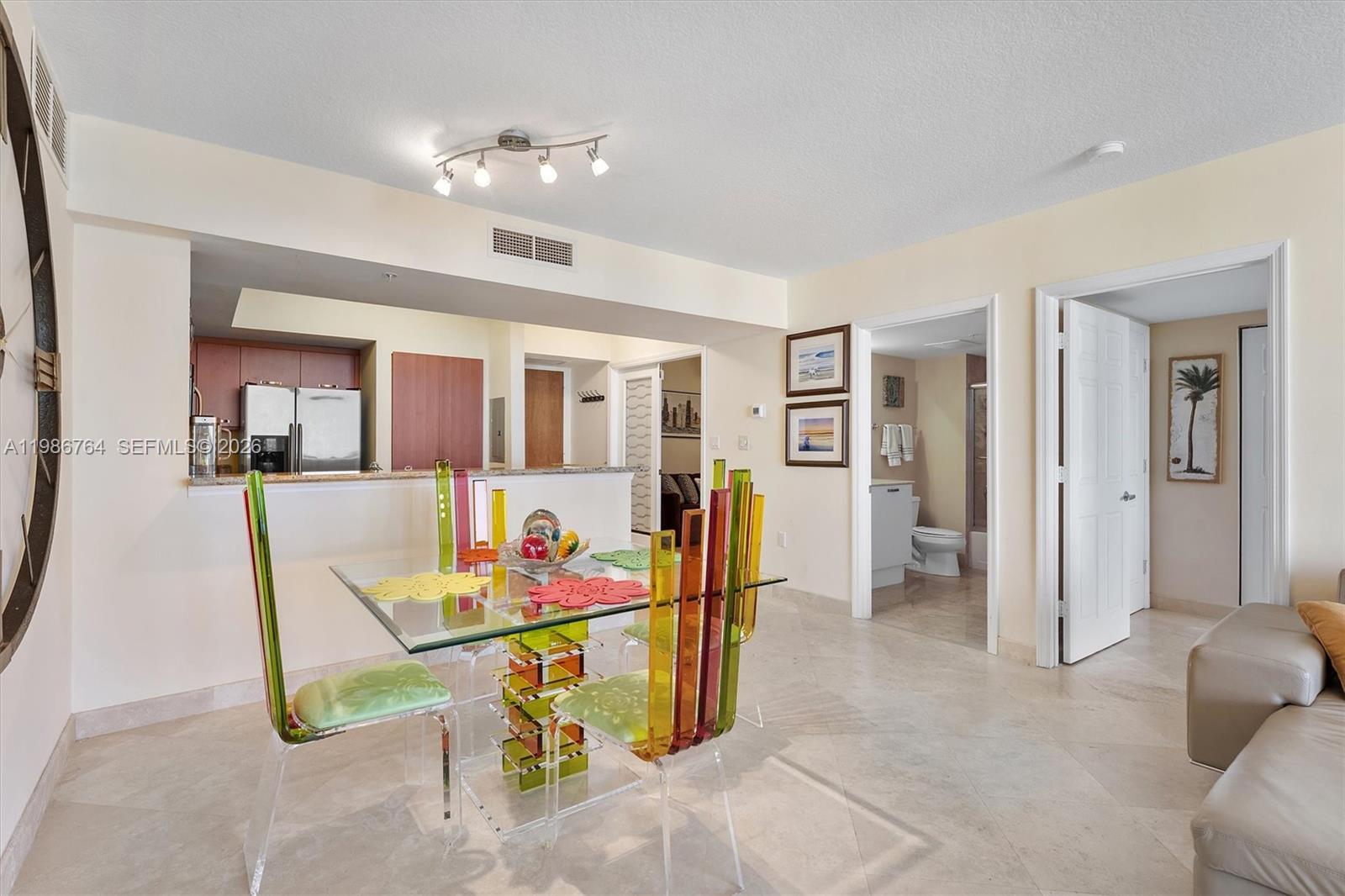 VUE CONDO - Residential