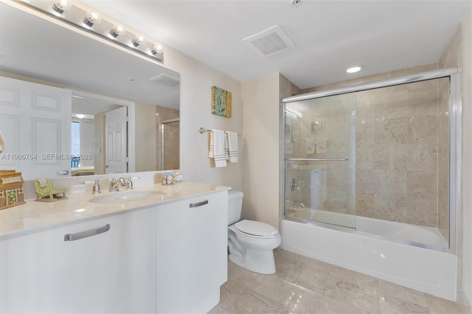 VUE CONDO - Residential